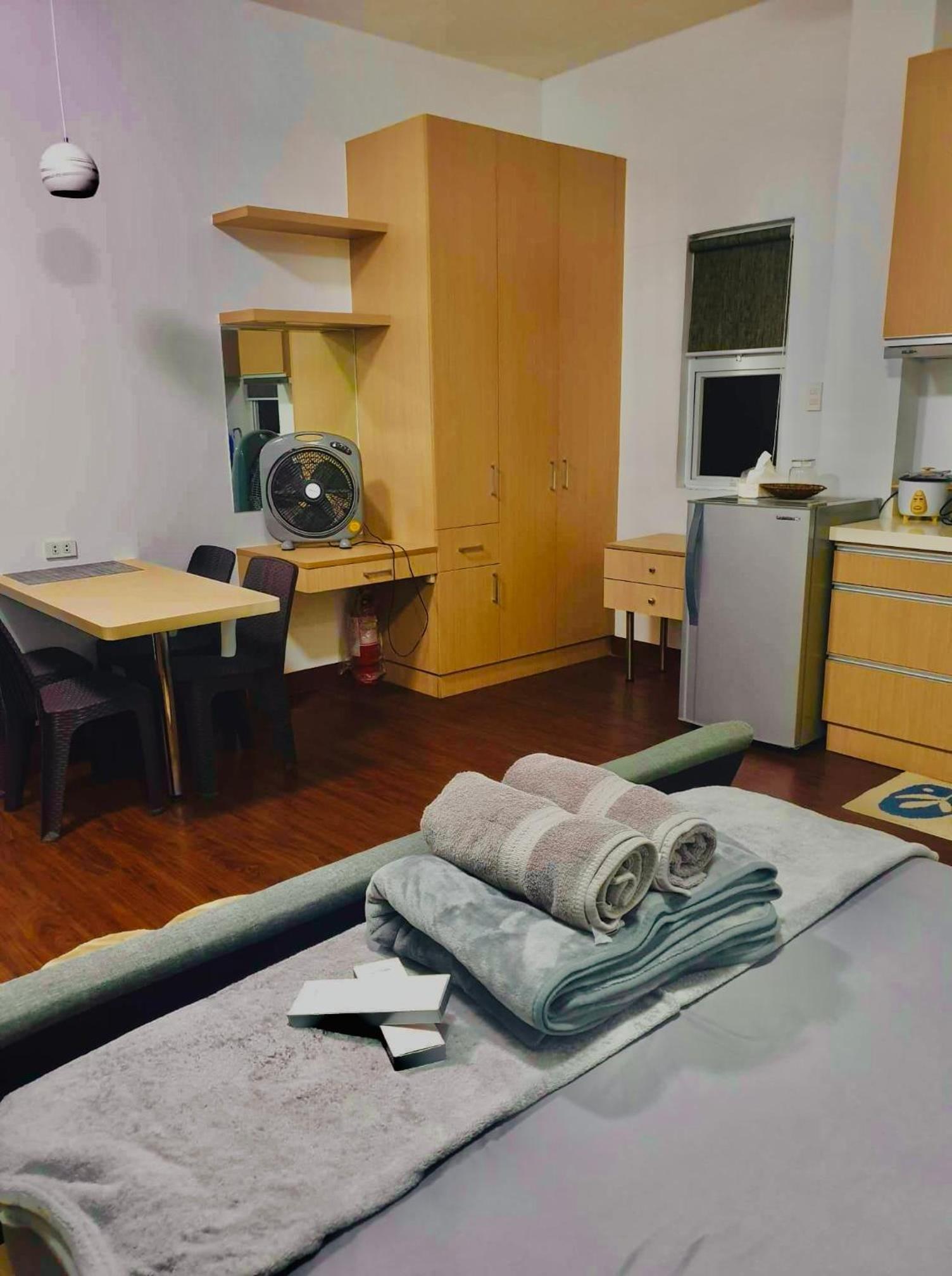 Studio Apartment - Photo 2
