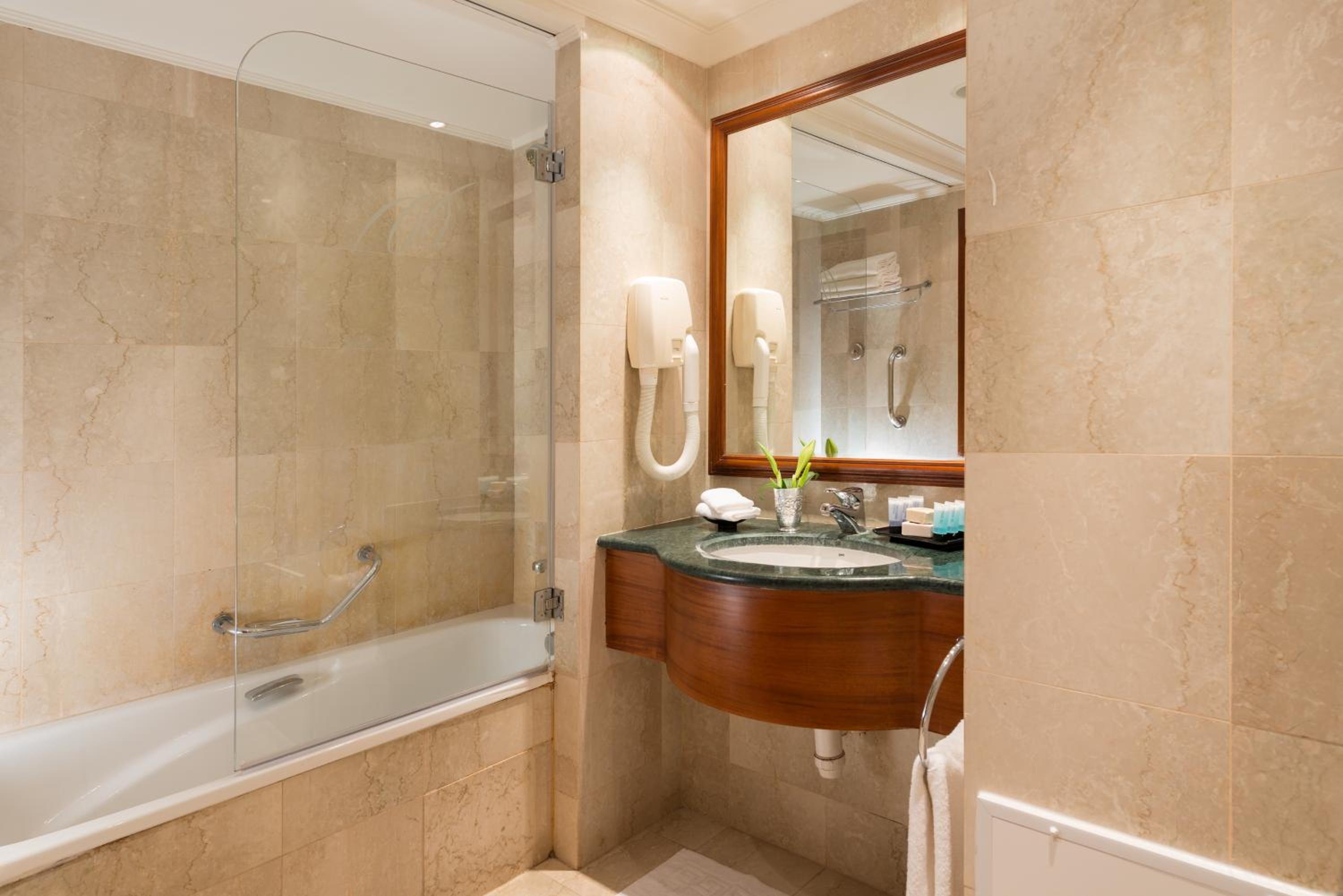 U Superior Pool View