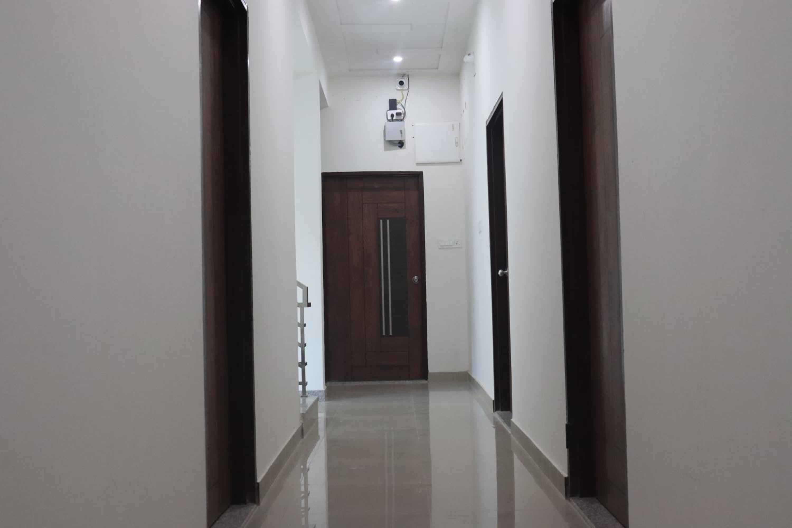 Deluxe Room - Photo 15