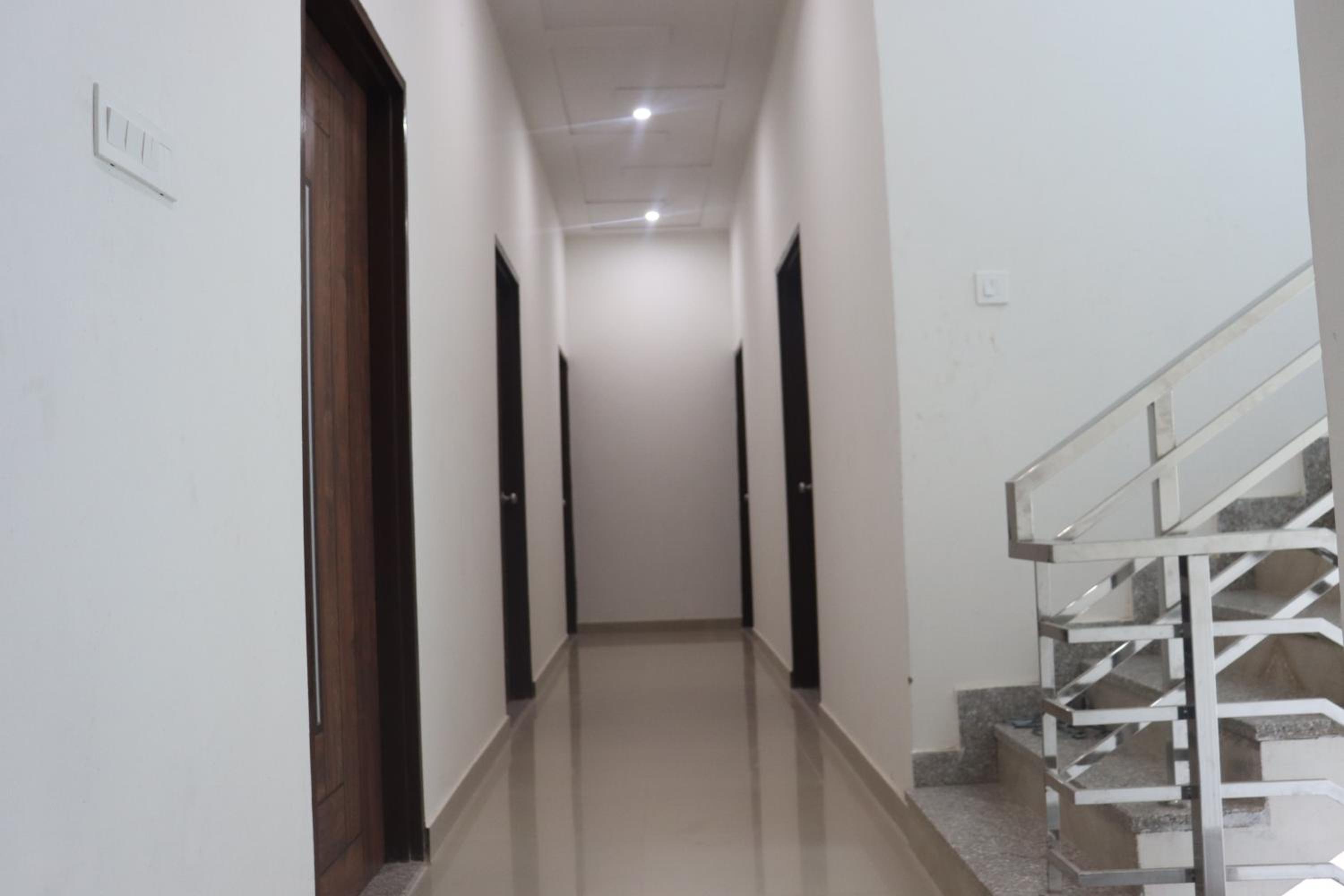 Deluxe Room - Photo 16