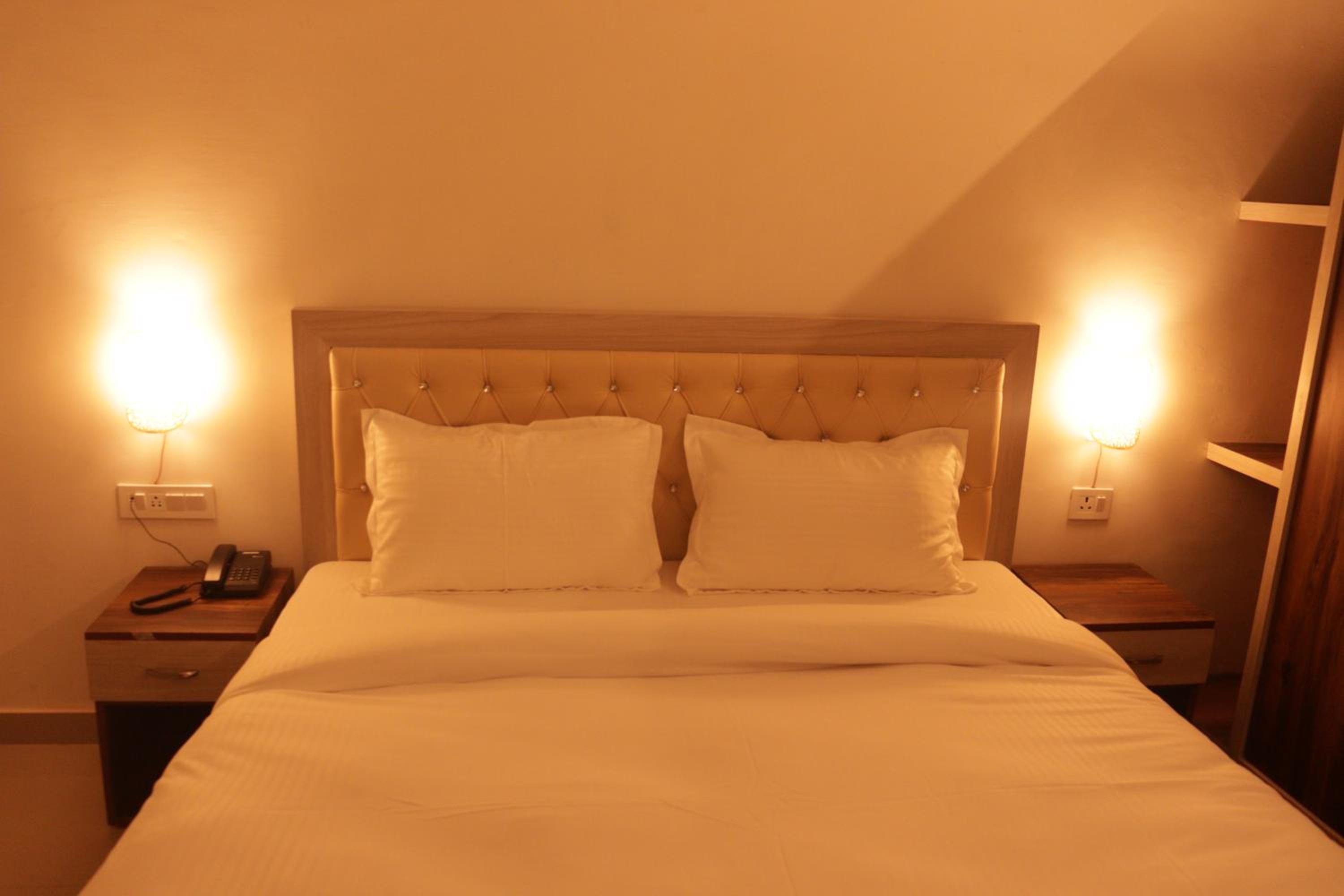 Deluxe Room - Photo 10