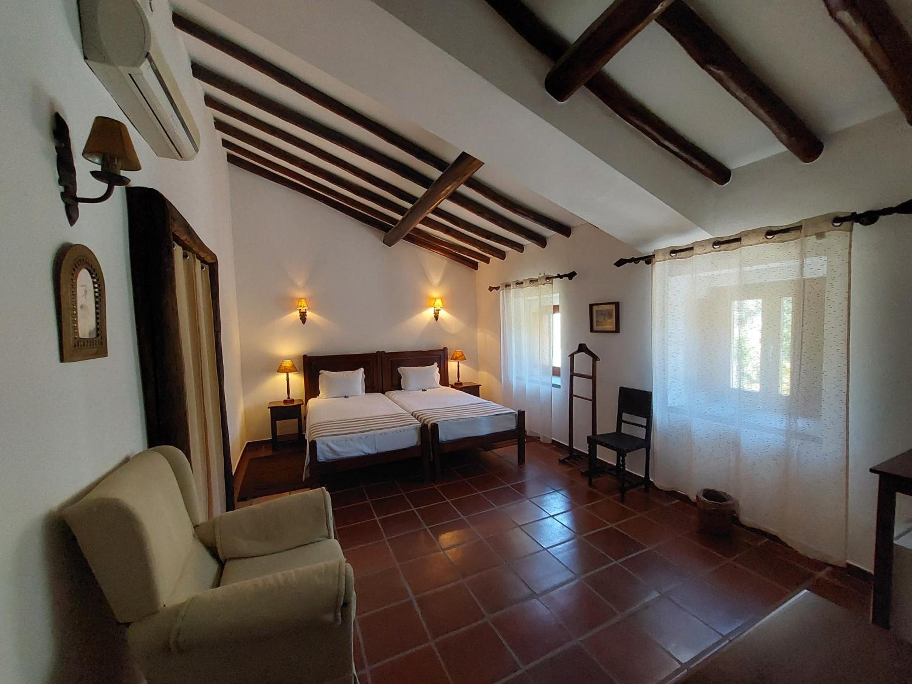 Twin Room - Photo 1