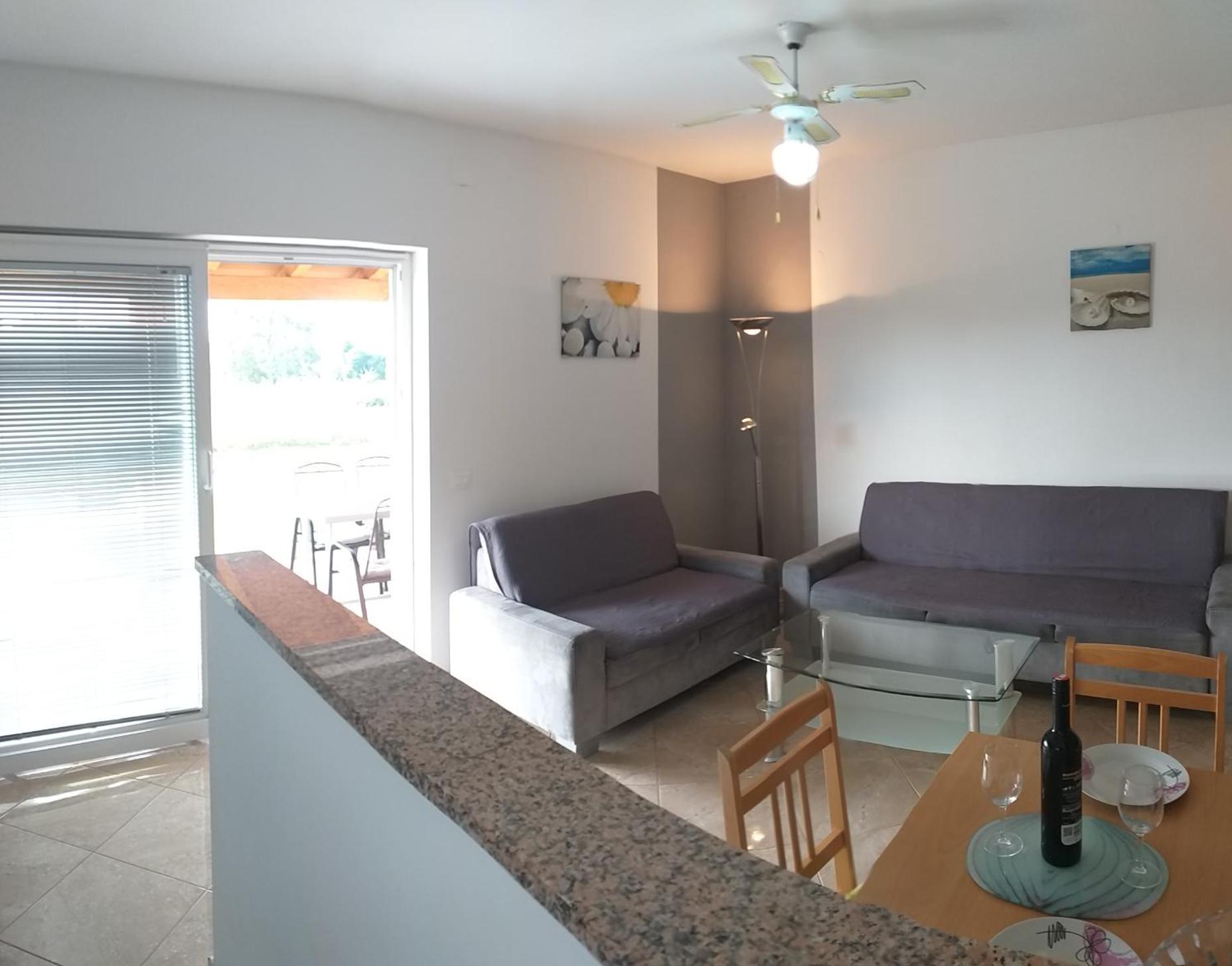 Apartment - Ground Floor - Photo 3