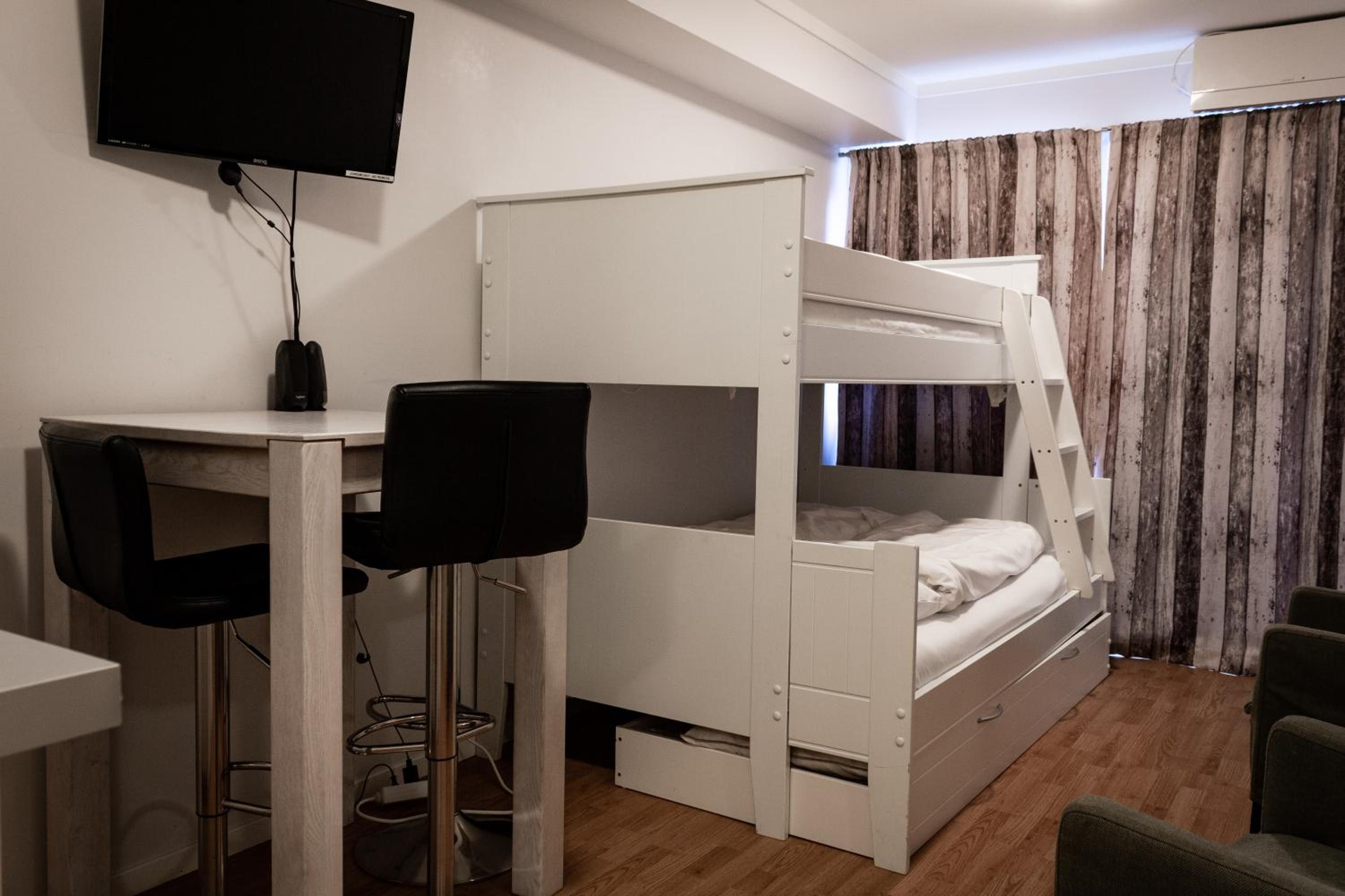 Standard Family Room - Photo 2