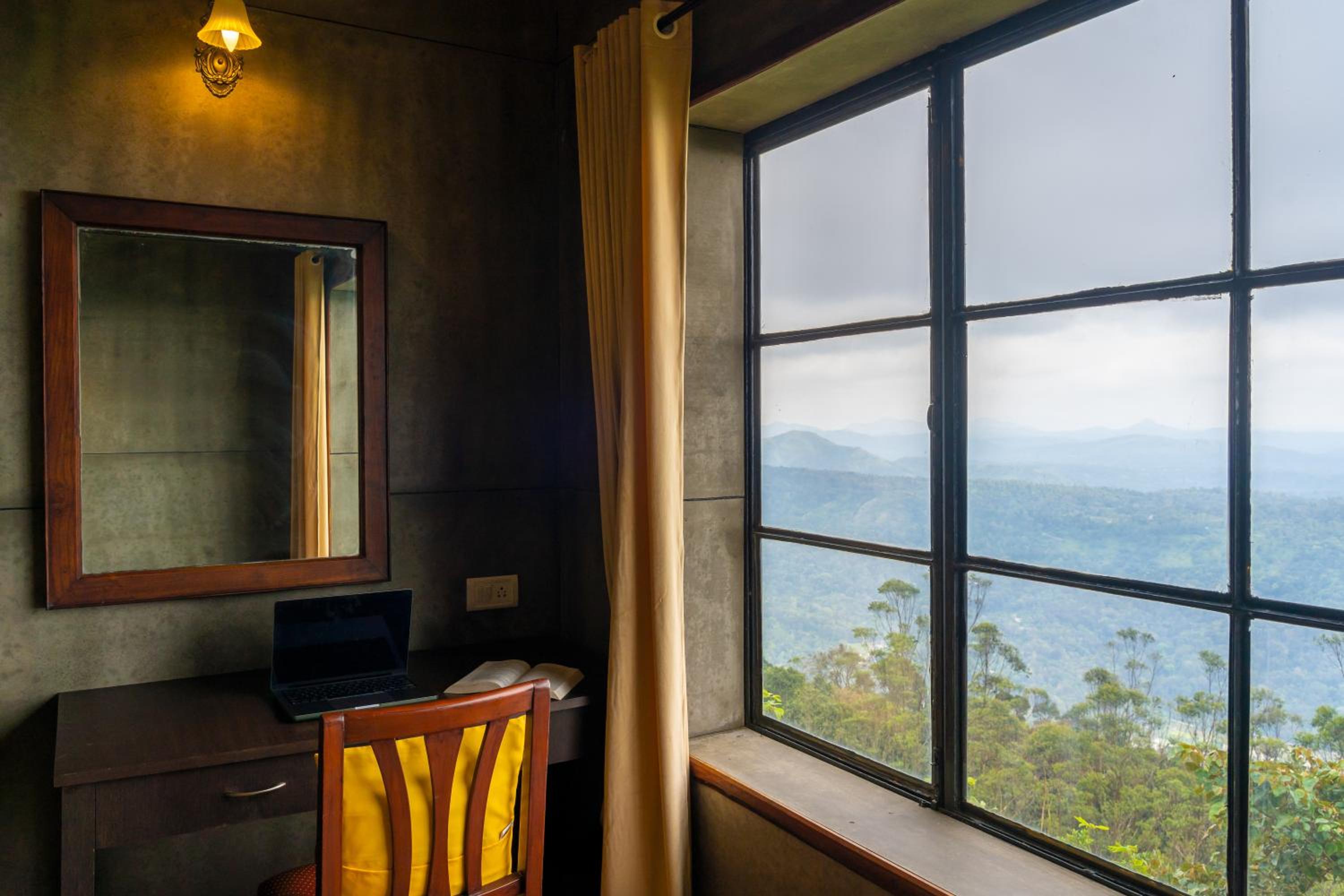 Deluxe Double Room with Balcony and Valley View - Photo 13