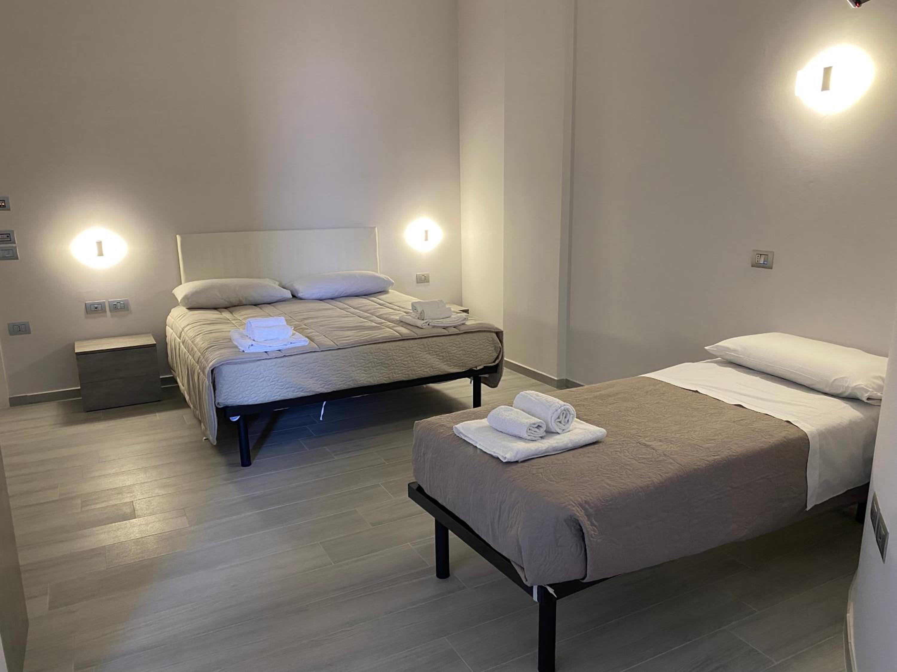 Deluxe Double Room with Extra Bed photo 3
