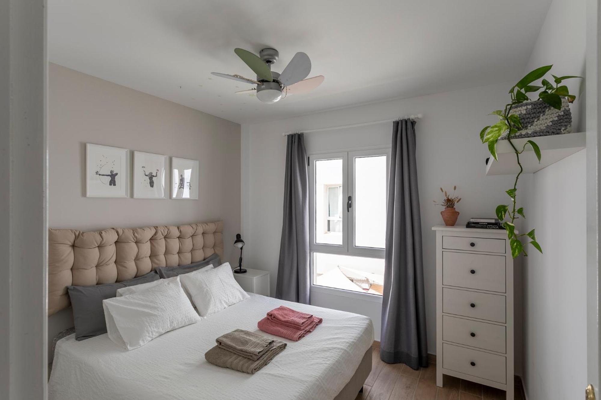 Apartment with Balcony - Photo 9