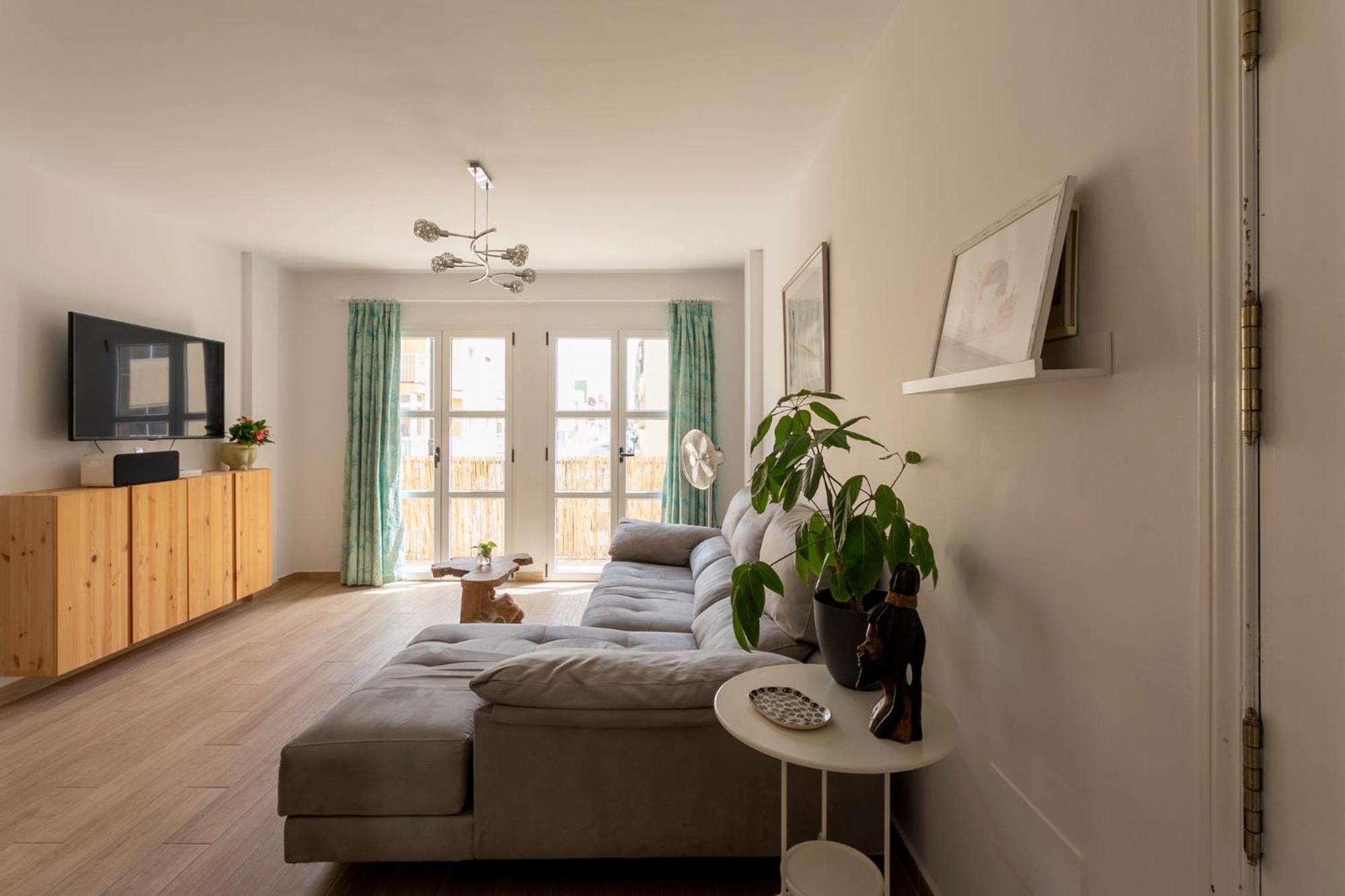 Apartment with Balcony - Photo 24