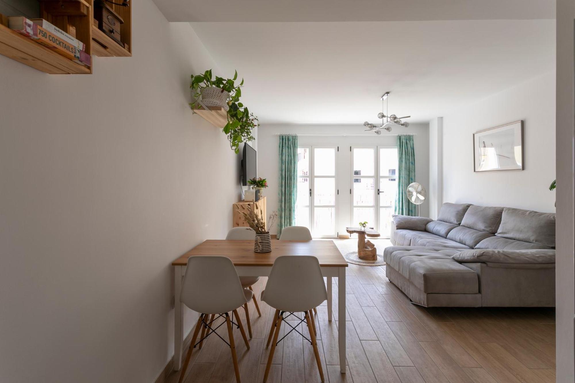 Apartment with Balcony - Photo 28