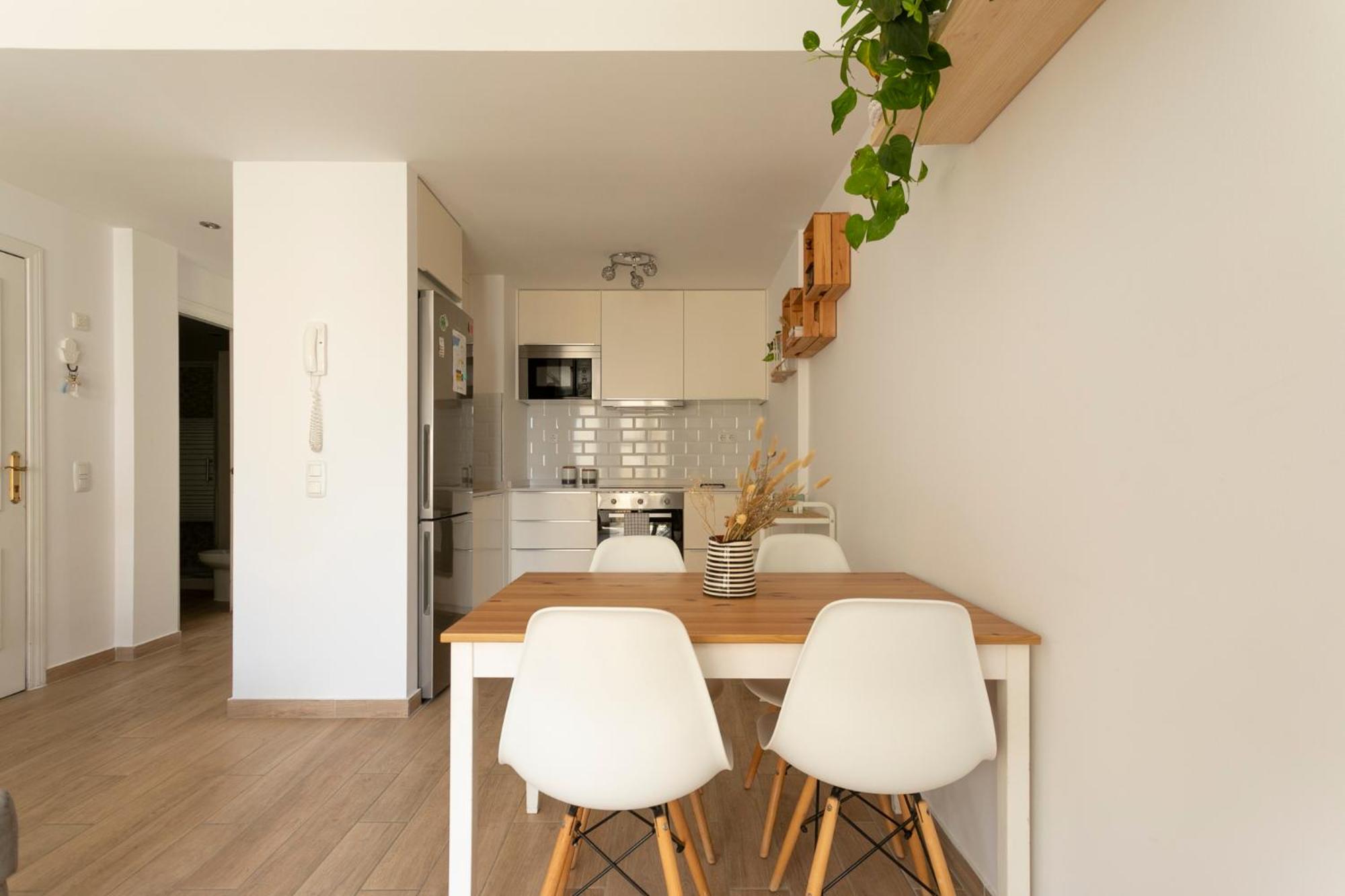 Apartment with Balcony - Photo 6