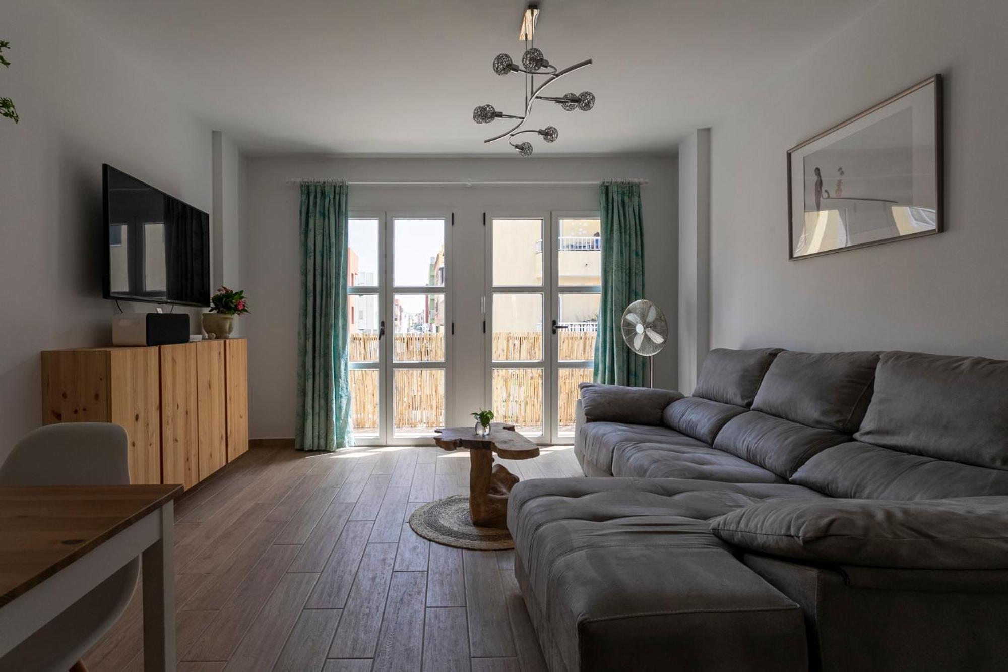 Apartment with Balcony - Photo 4
