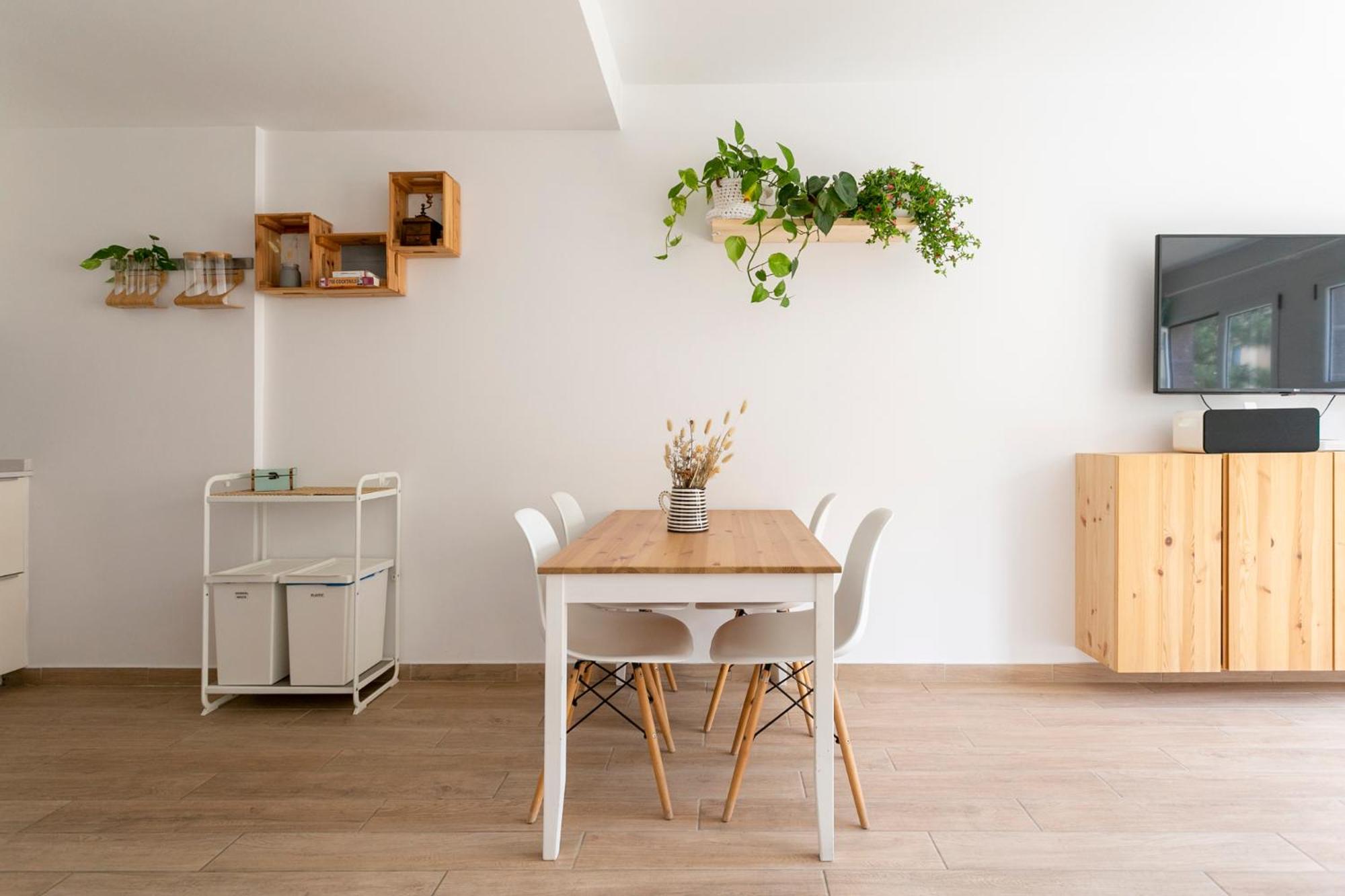 Apartment with Balcony - Photo 3