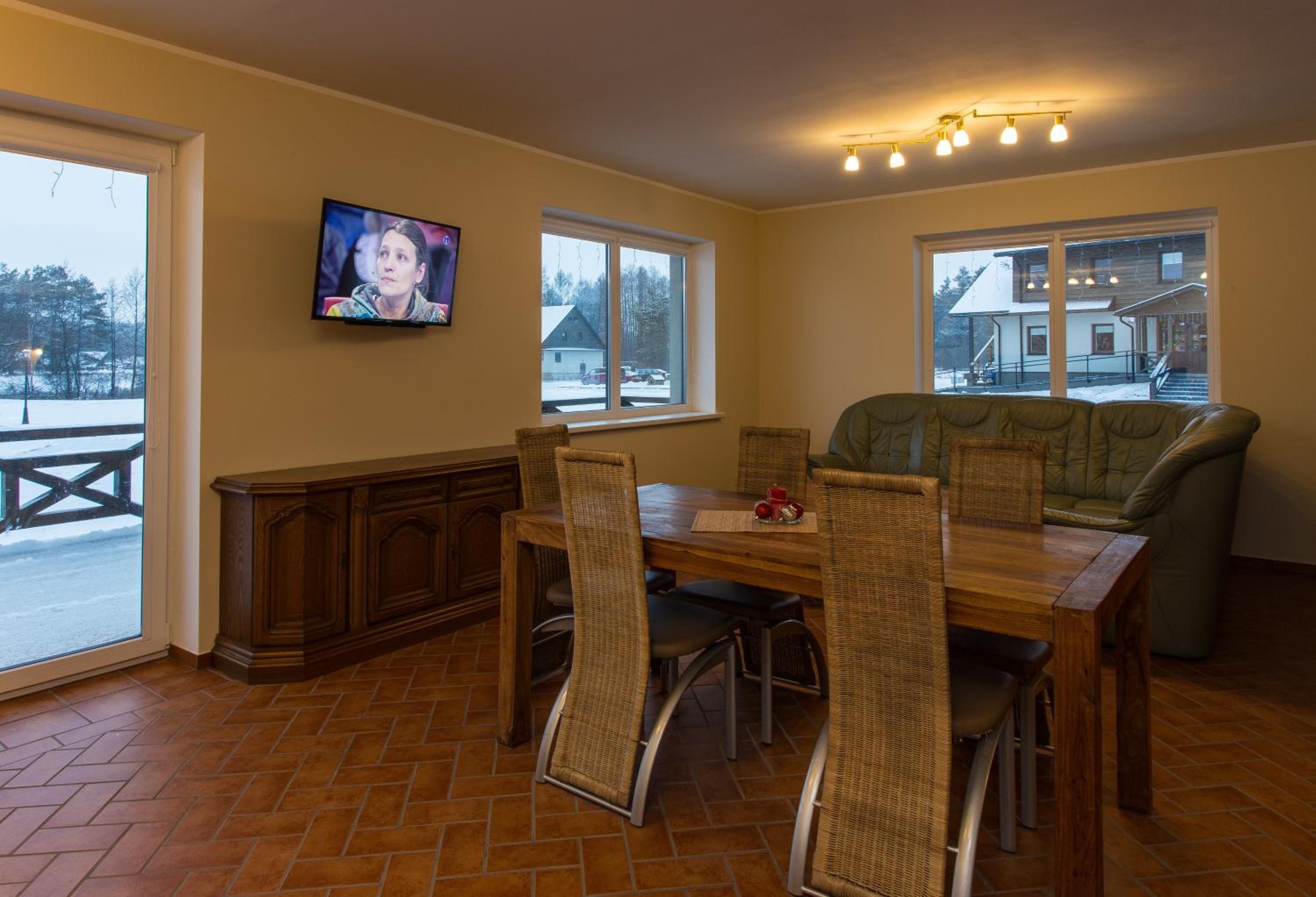 Apartment with Terrace - Photo 7