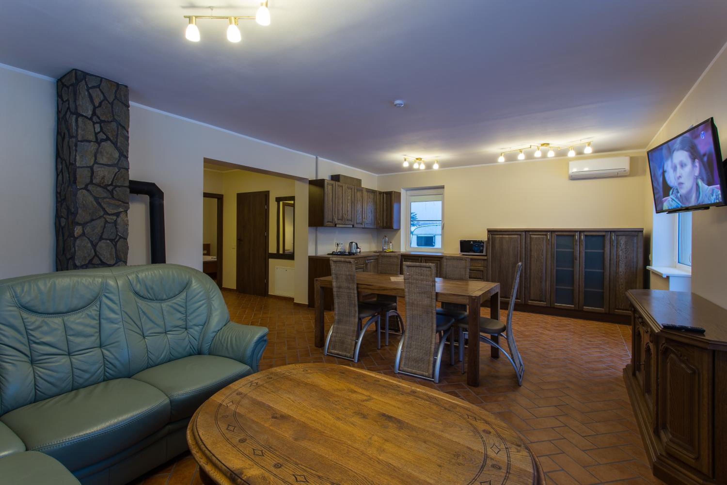 Apartment with Terrace - Photo 6