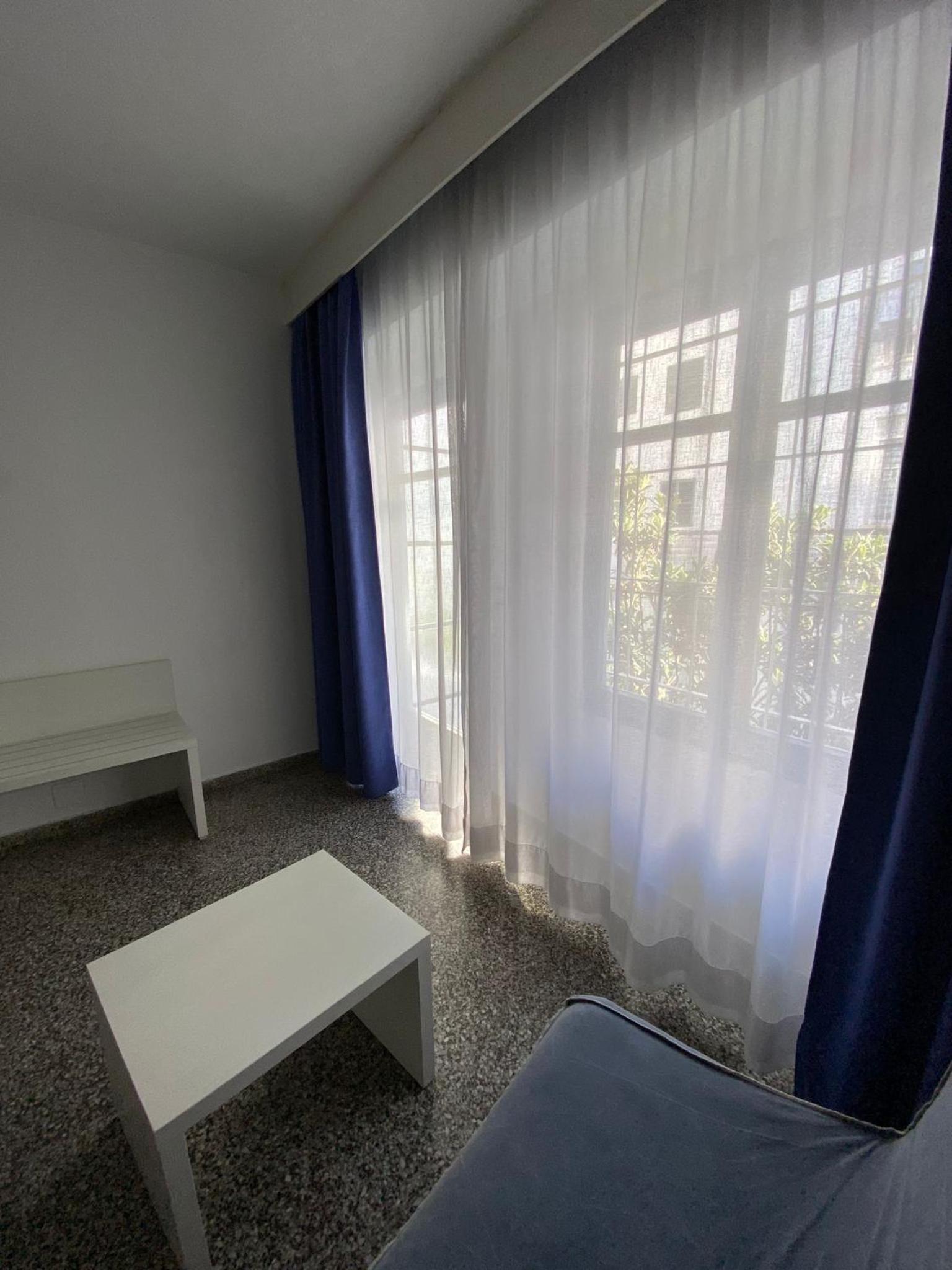 Twin Room with Private Bathroom - Photo 4