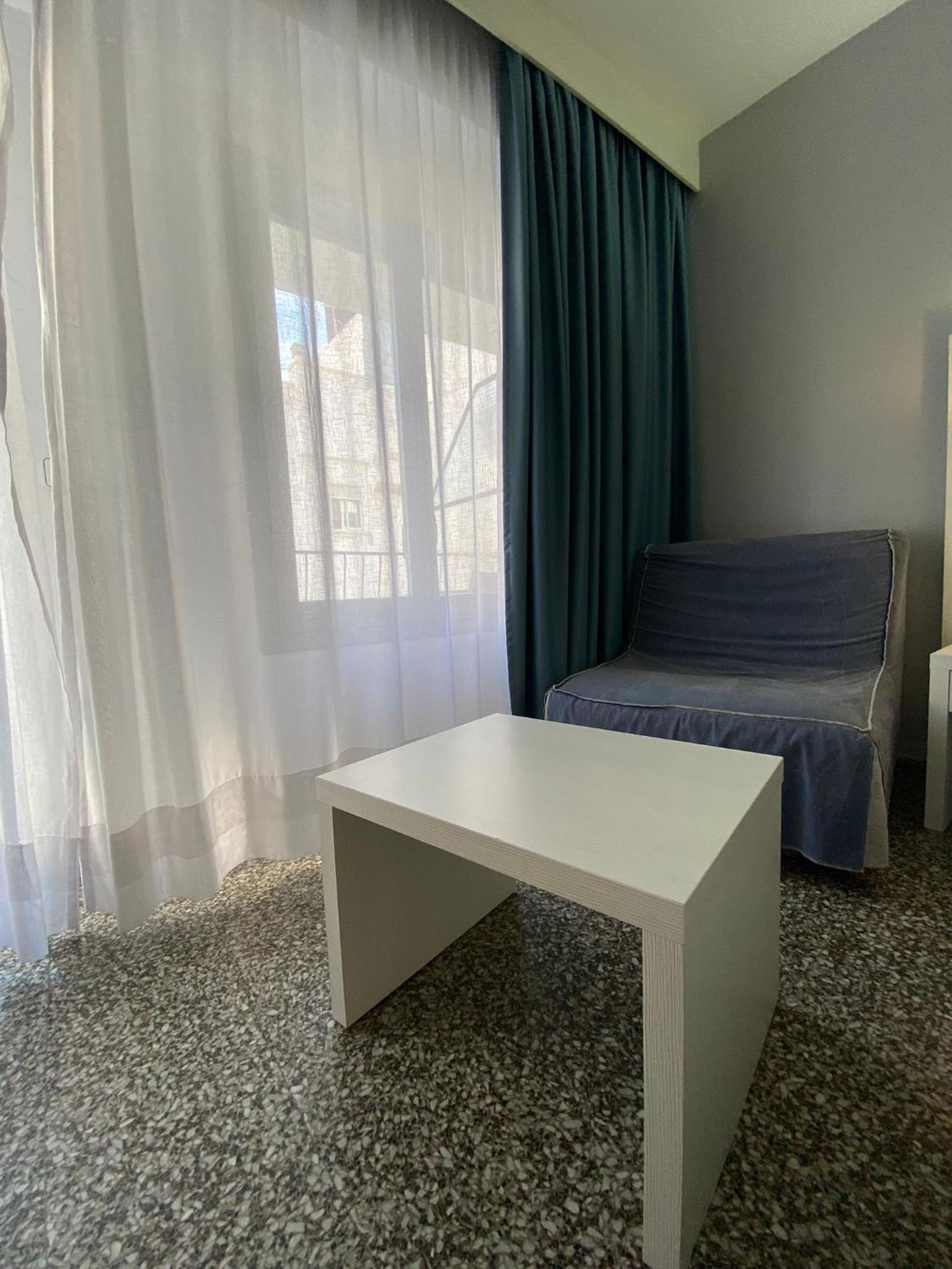 Twin Room with Private Bathroom - Photo 5