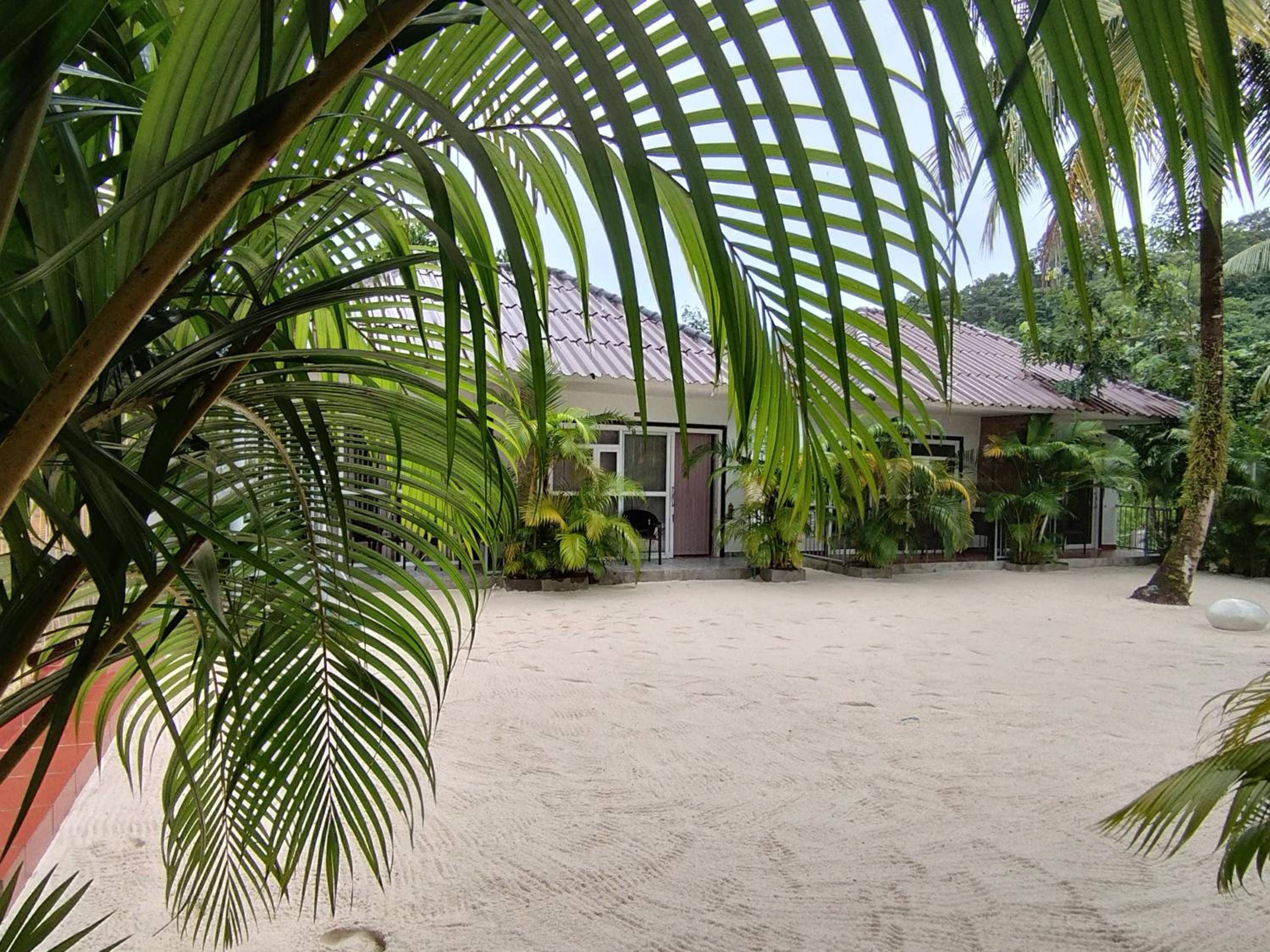 Family Bungalow - Photo 6
