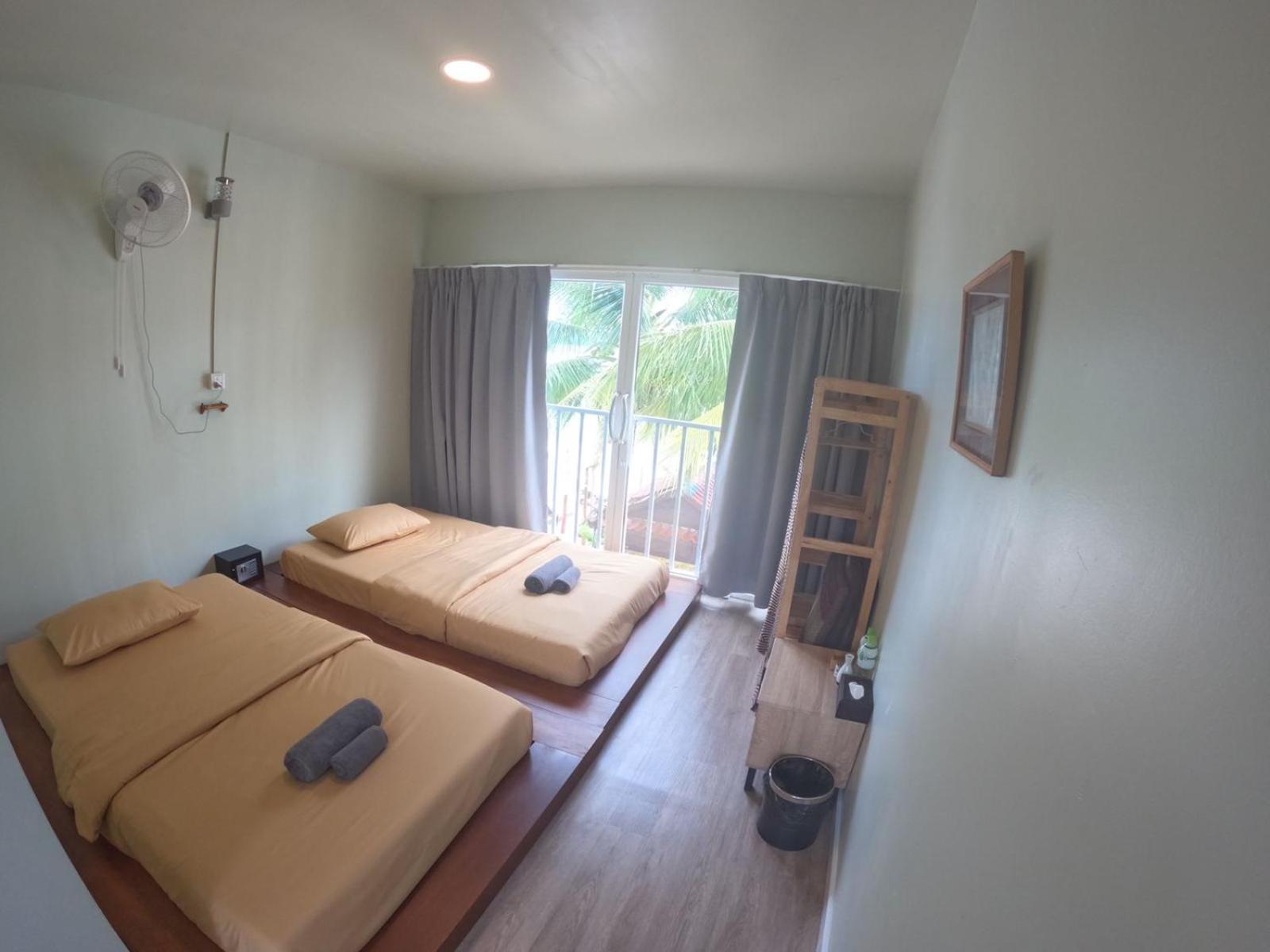 Standard Twin Room with Sea View - Photo 1