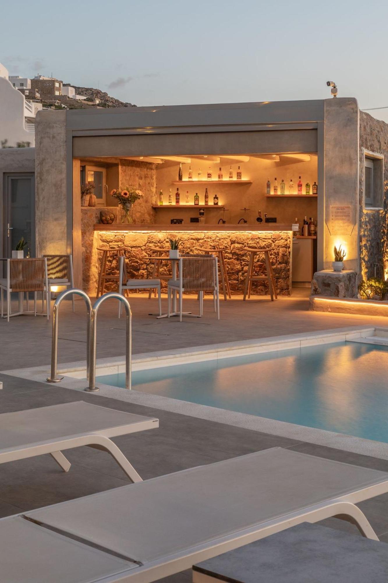 Deluxe Double or Twin Room with Pool Access photo 2