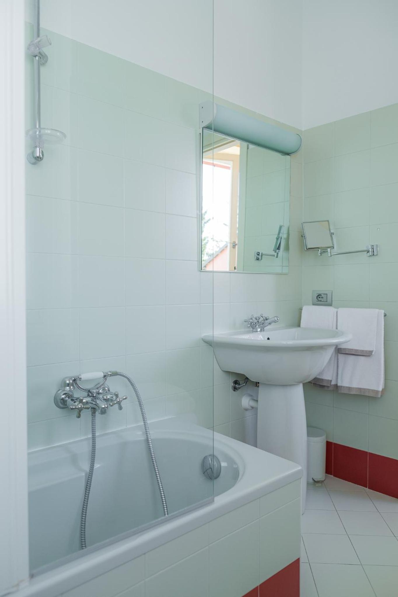 Double or Twin Room - Foresteria Annex photo 2