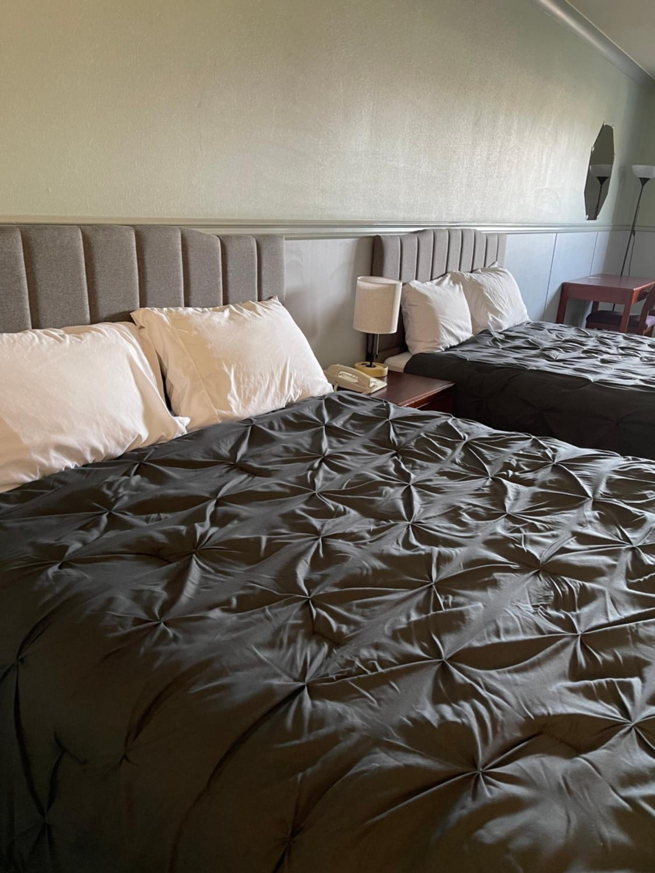 Queen Room with Two Queen Beds photo 3