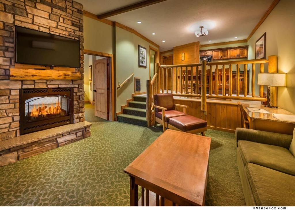 King Suite with Sofa Bed and Whirlpool - Photo 1