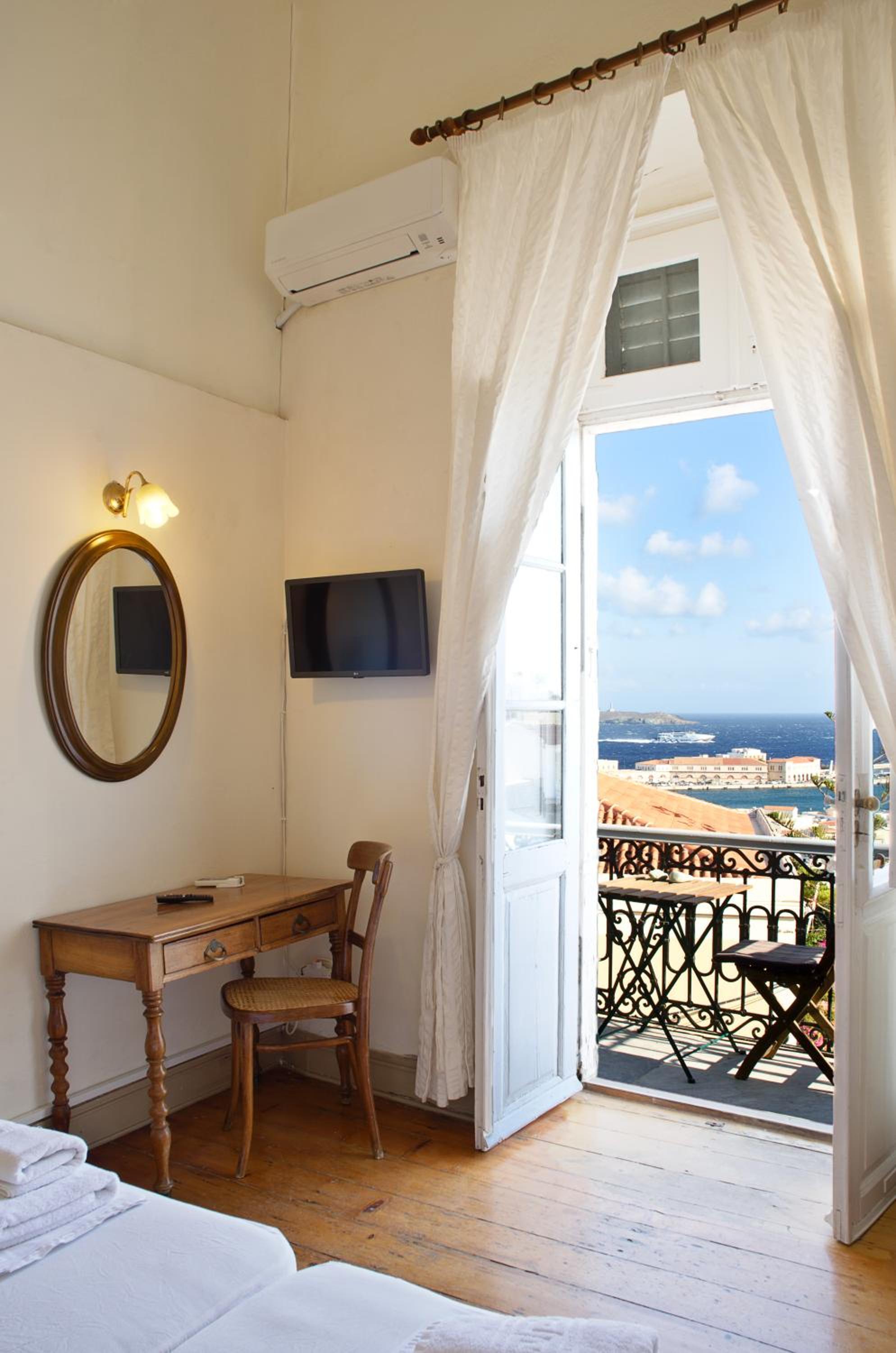 Double Room with Balcony and Sea View photo 1