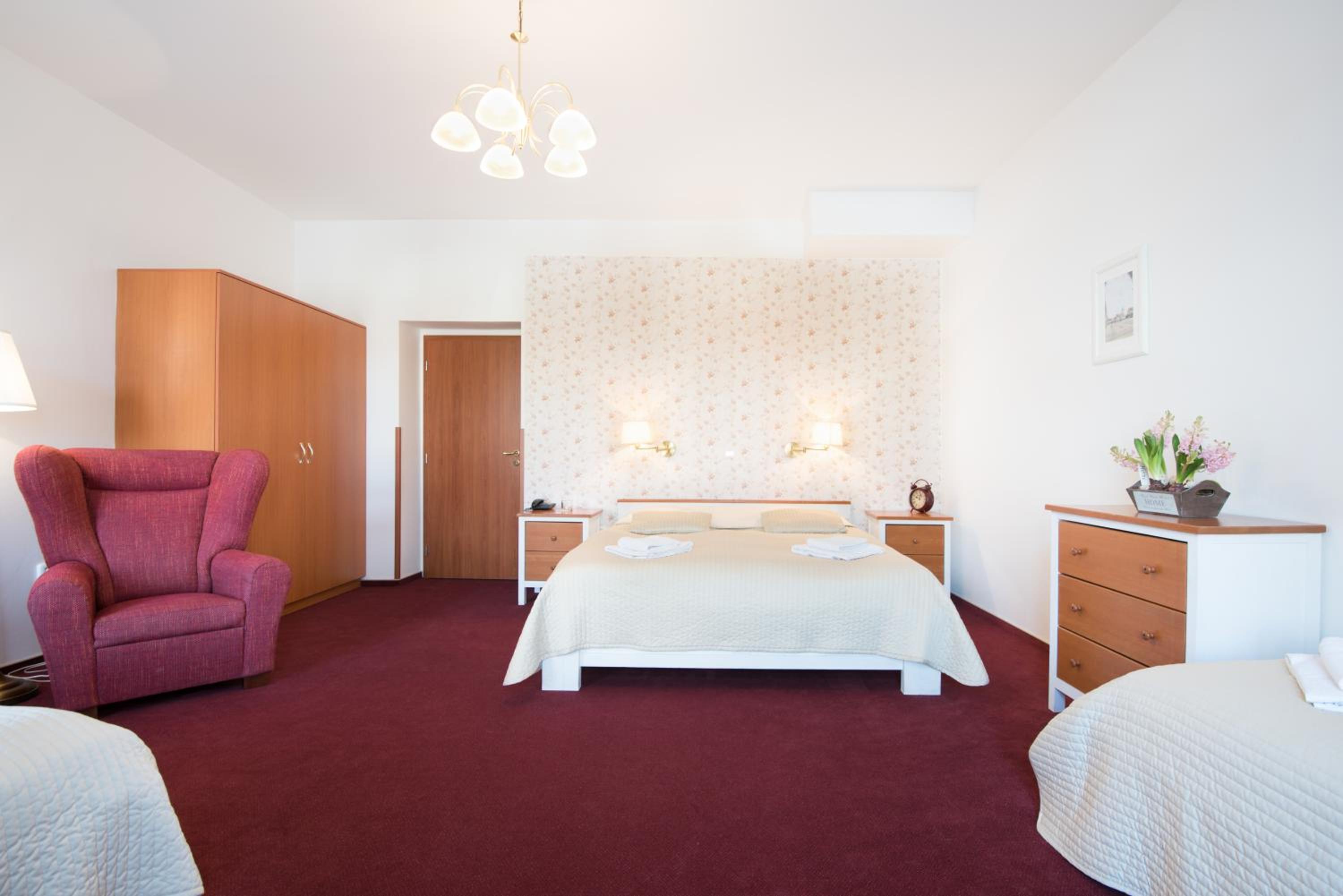 Quadruple Room - Photo 1