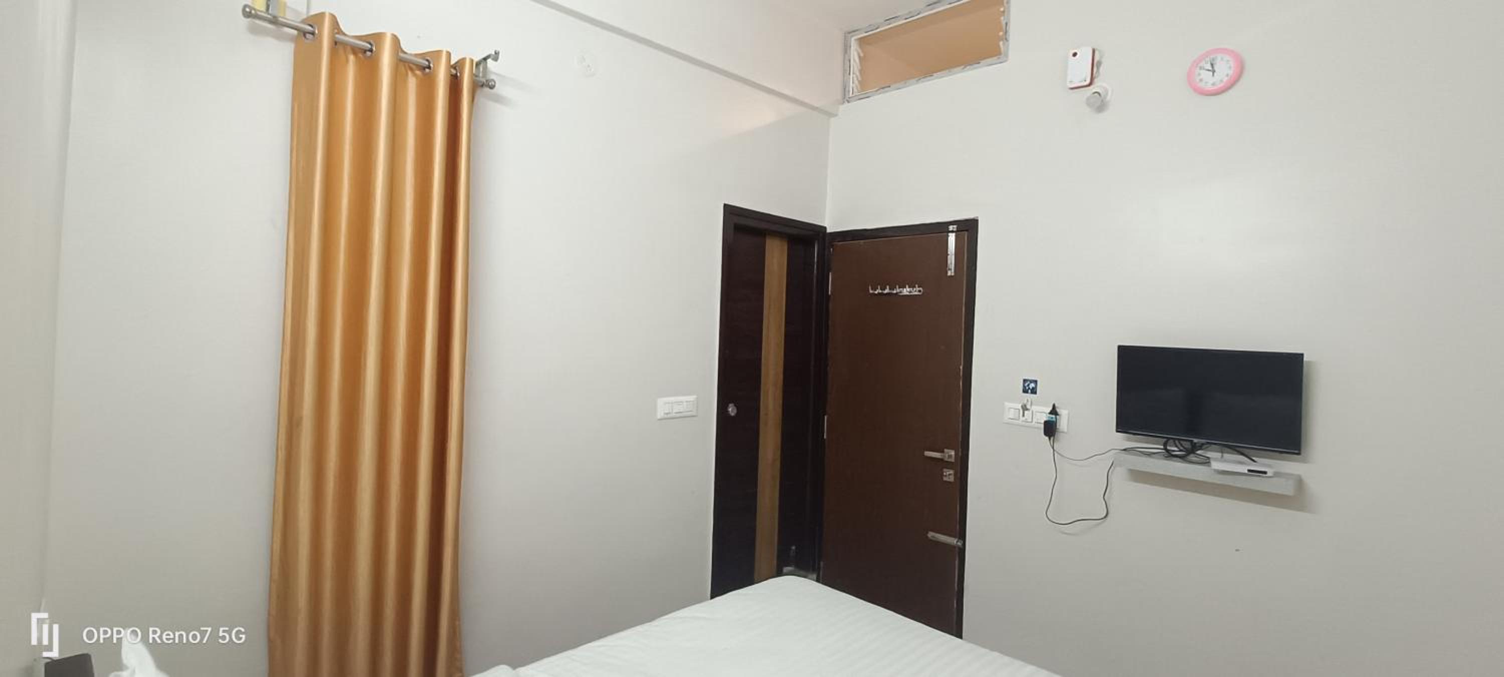Standard King Room photo 3