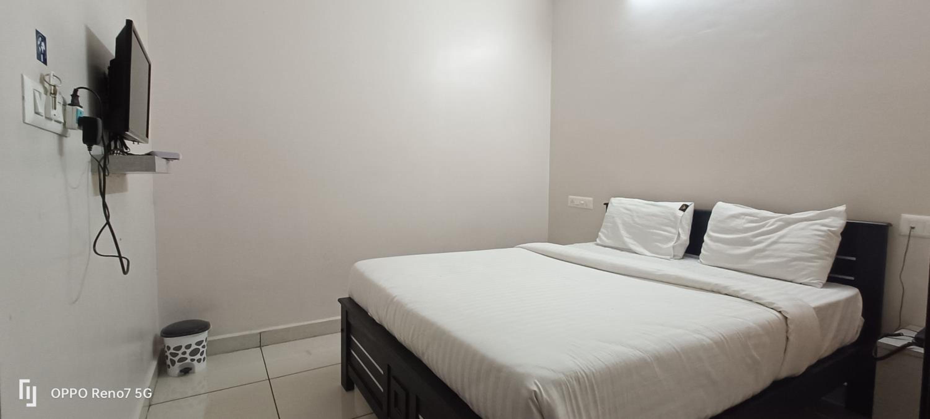 Standard King Room photo 2