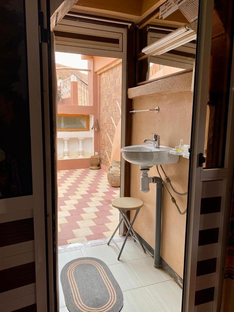 Double Room with Patio - Photo 3