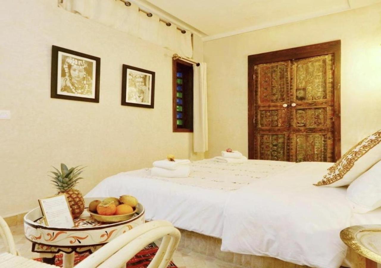 Double Room with Private Bathroom - Photo 2