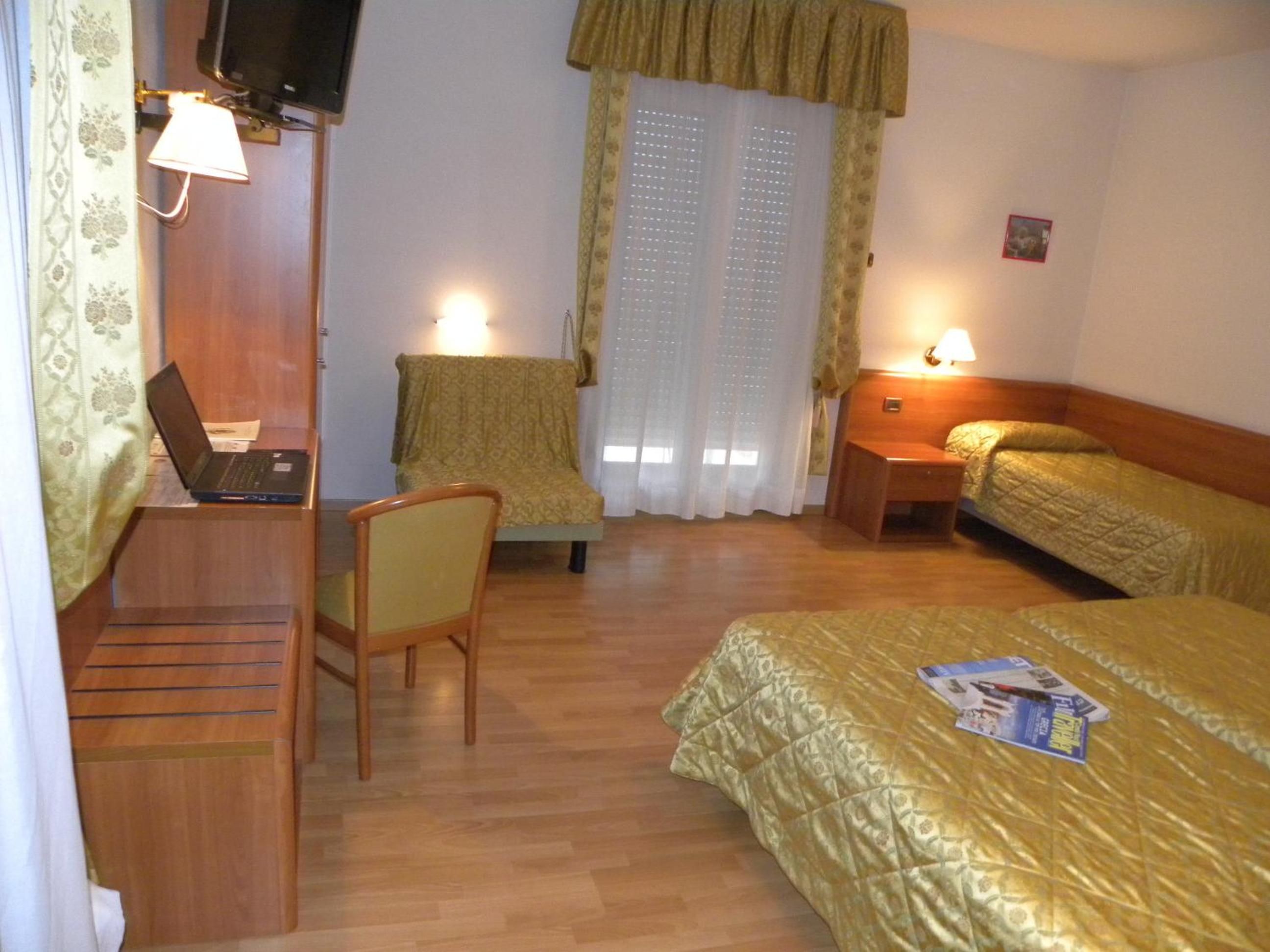 Superior Quadruple Room - Photo 5