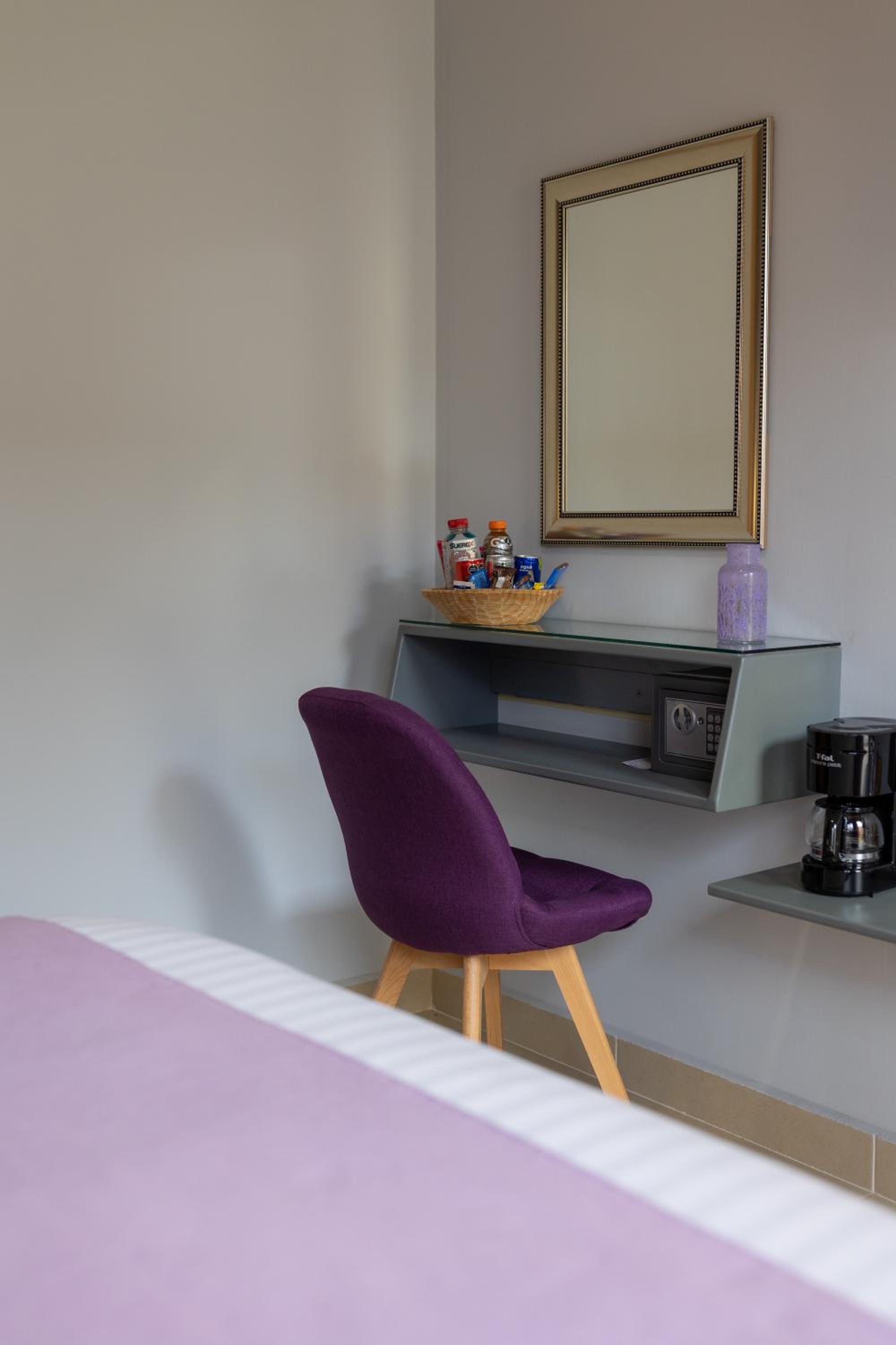 Standard Queen Room