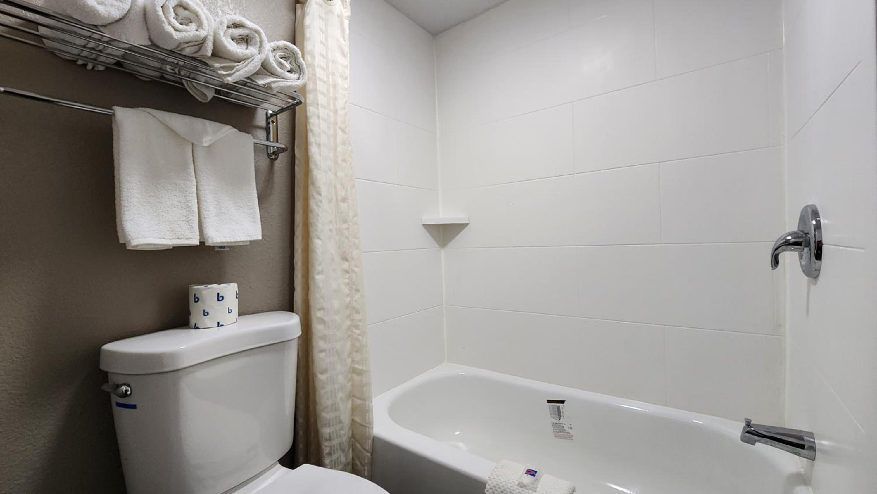 King Room - Disability Access - Non-Smoking - Photo 5