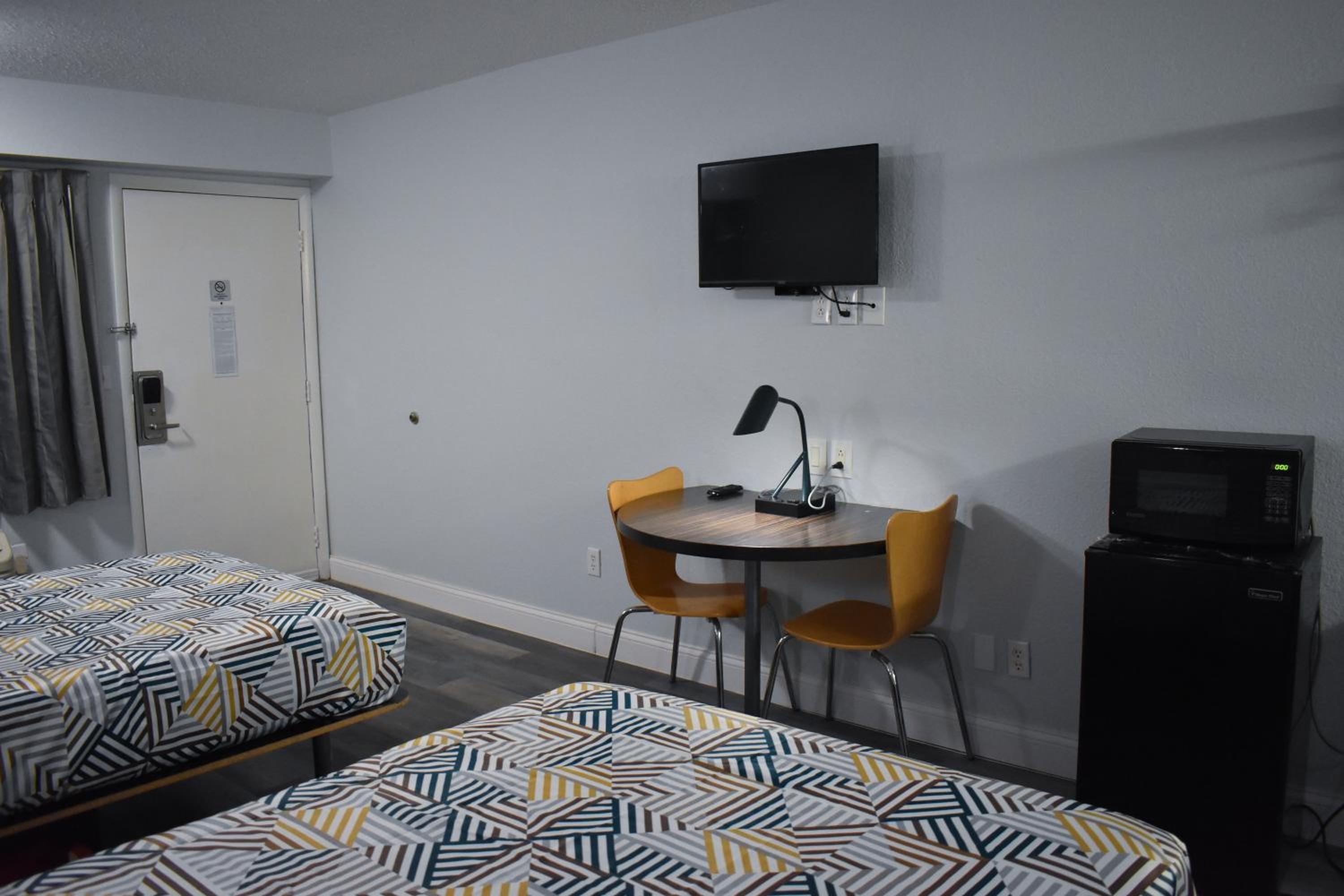 Quadruple Room - Non-Smoking - Photo 7