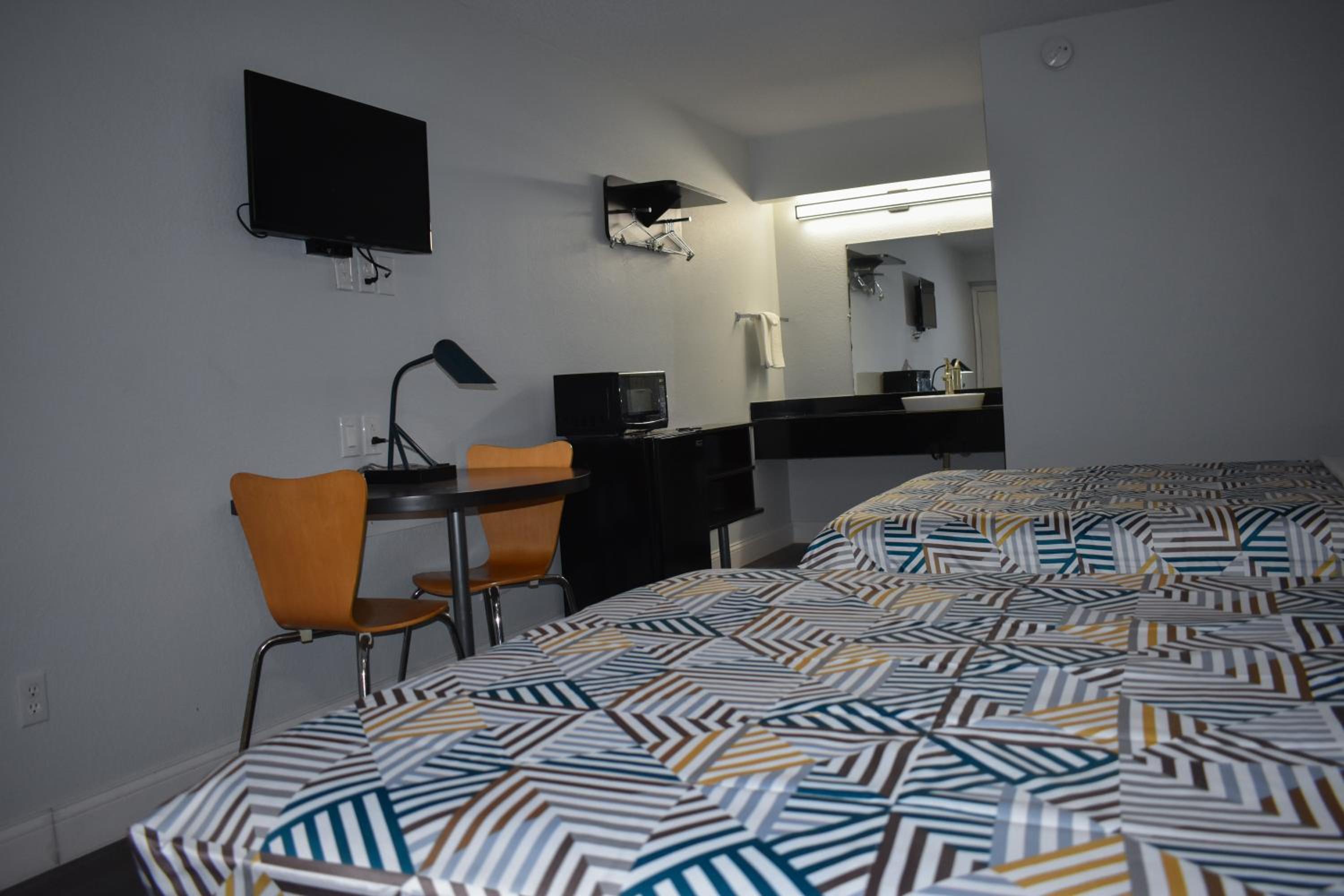 King Room - Disability Access - Non-Smoking - Photo 7