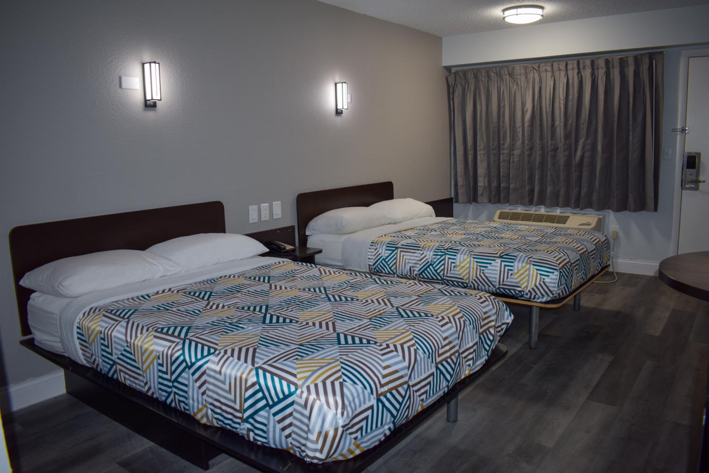 King Room - Disability Access - Non-Smoking - Photo 10