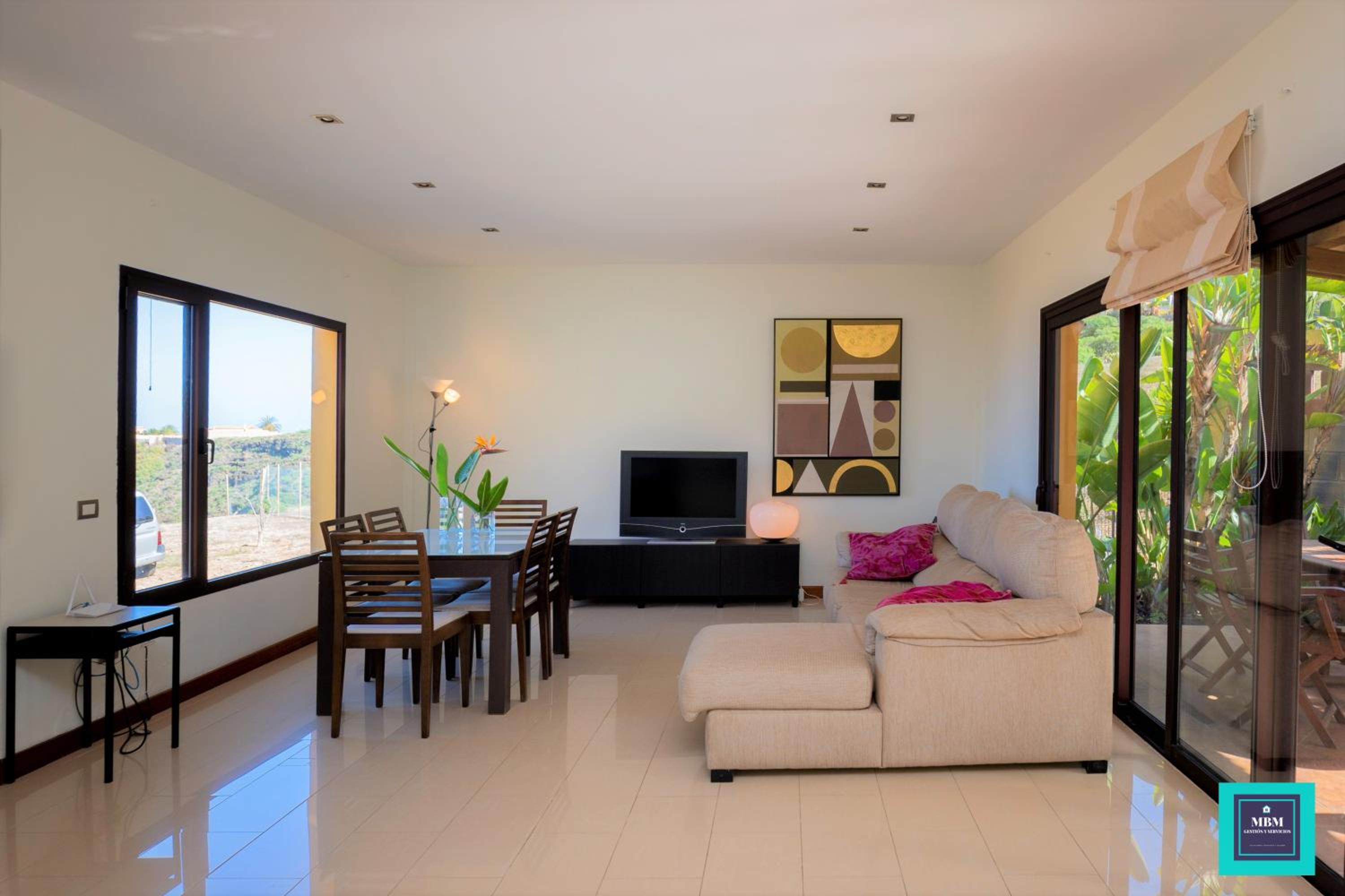 Four-Bedroom House photo 3