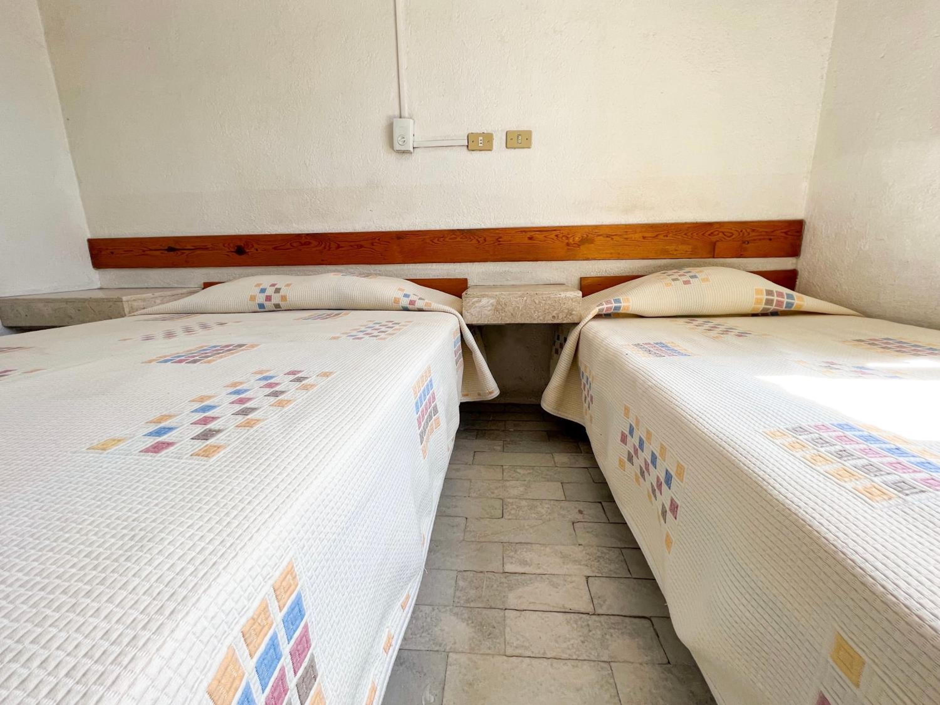 Double Room - Photo 7