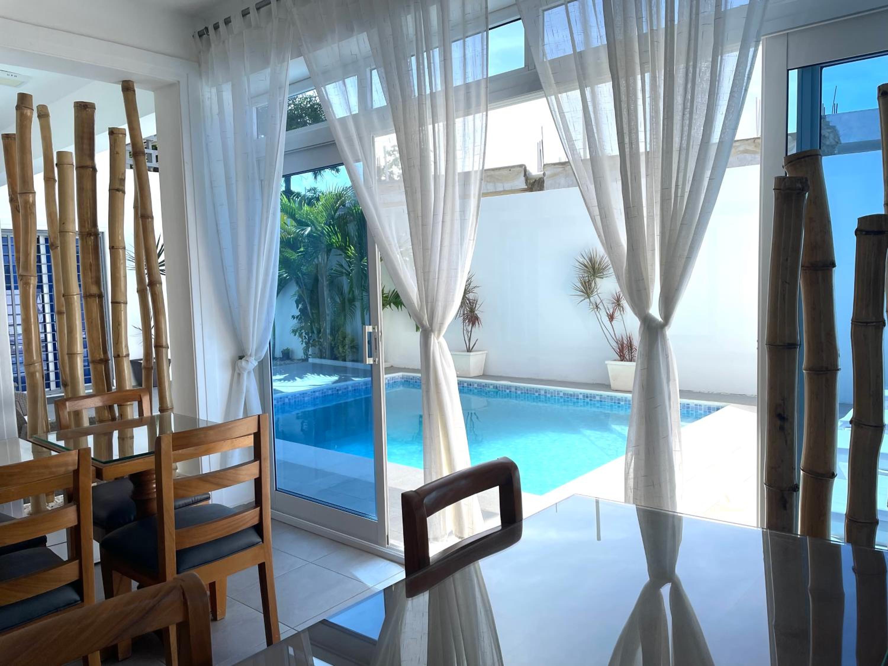 Junior Suite with Pool View - Photo 2
