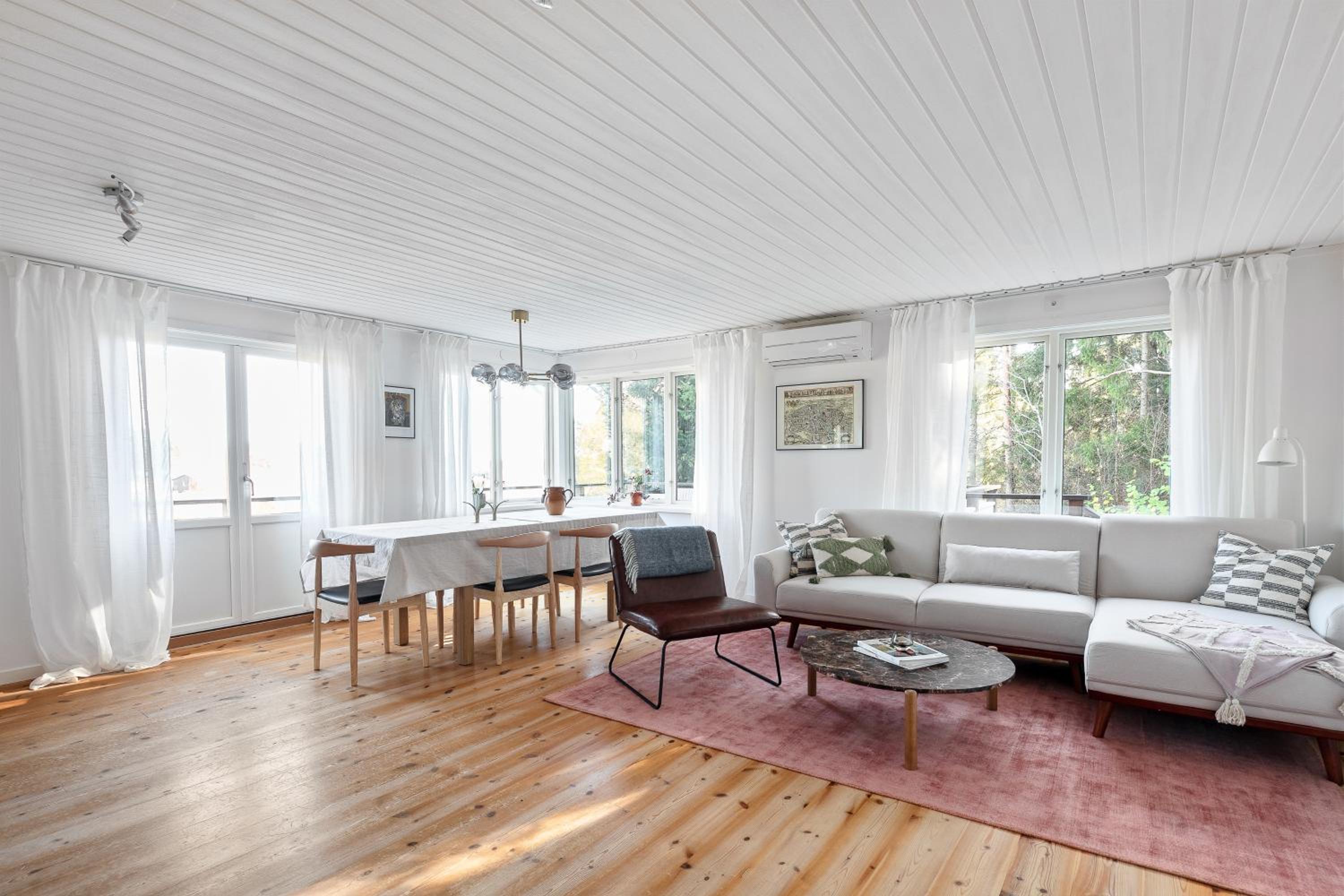 Four-Bedroom House photo 1