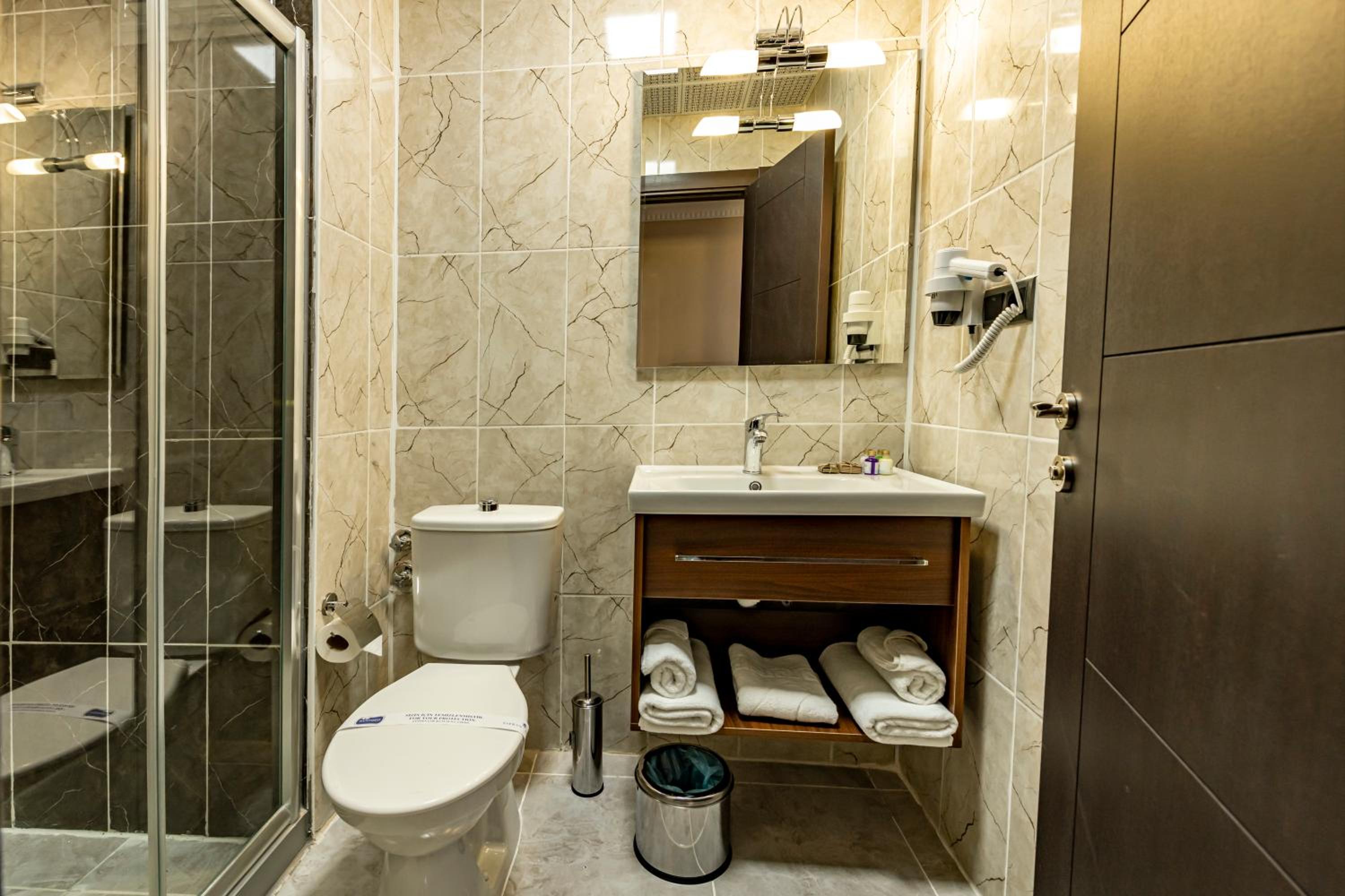 Standard Twin Room - Photo 5