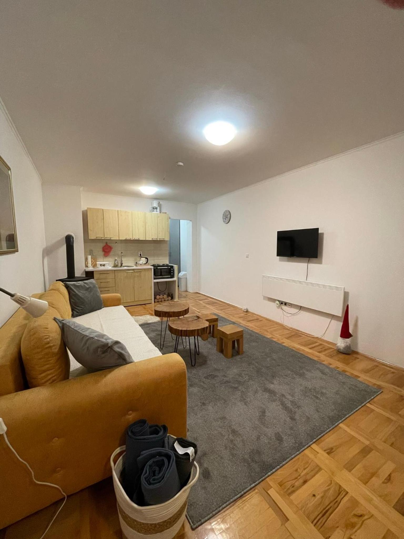One-Bedroom Apartment photo 1