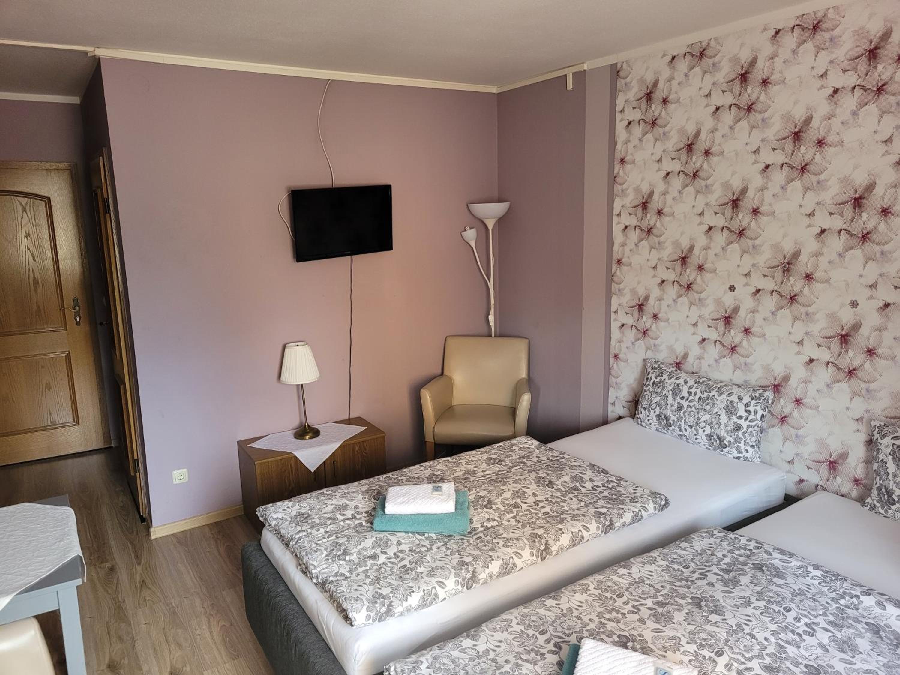 Double Room with Private Bathroom - Photo 3