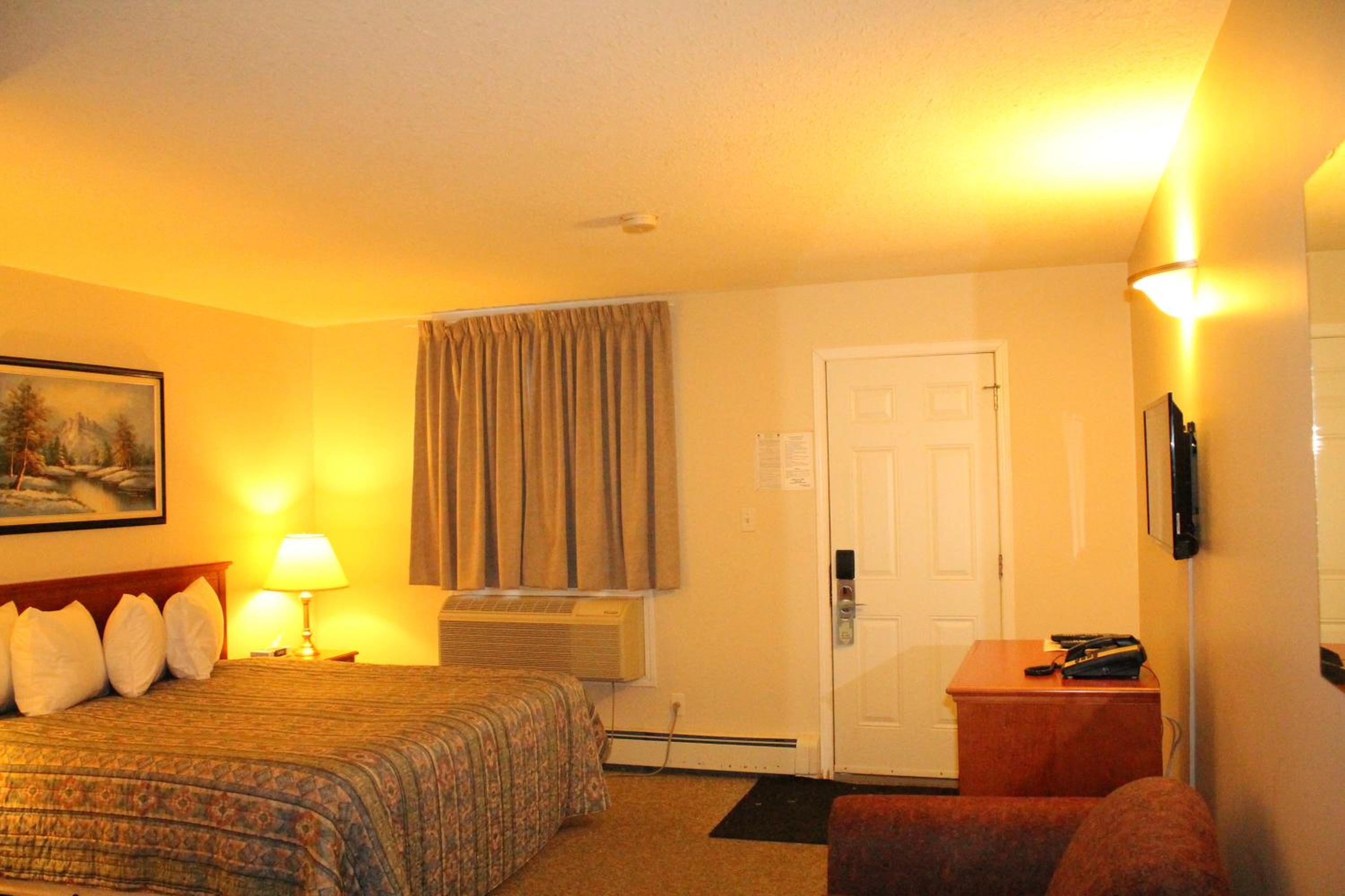 King Room - Non-Smoking photo 2
