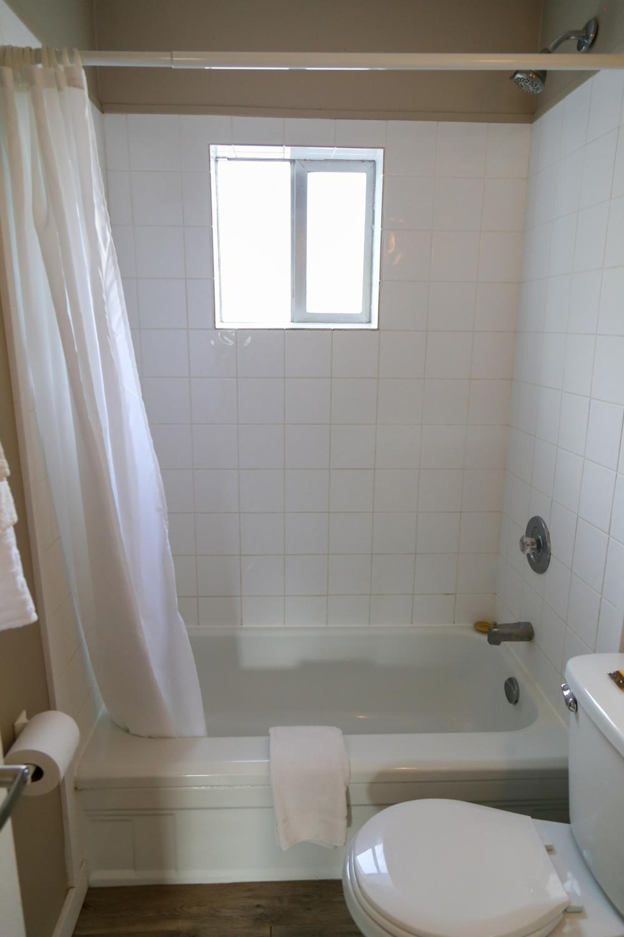 One-Bedroom Suite - Photo 2