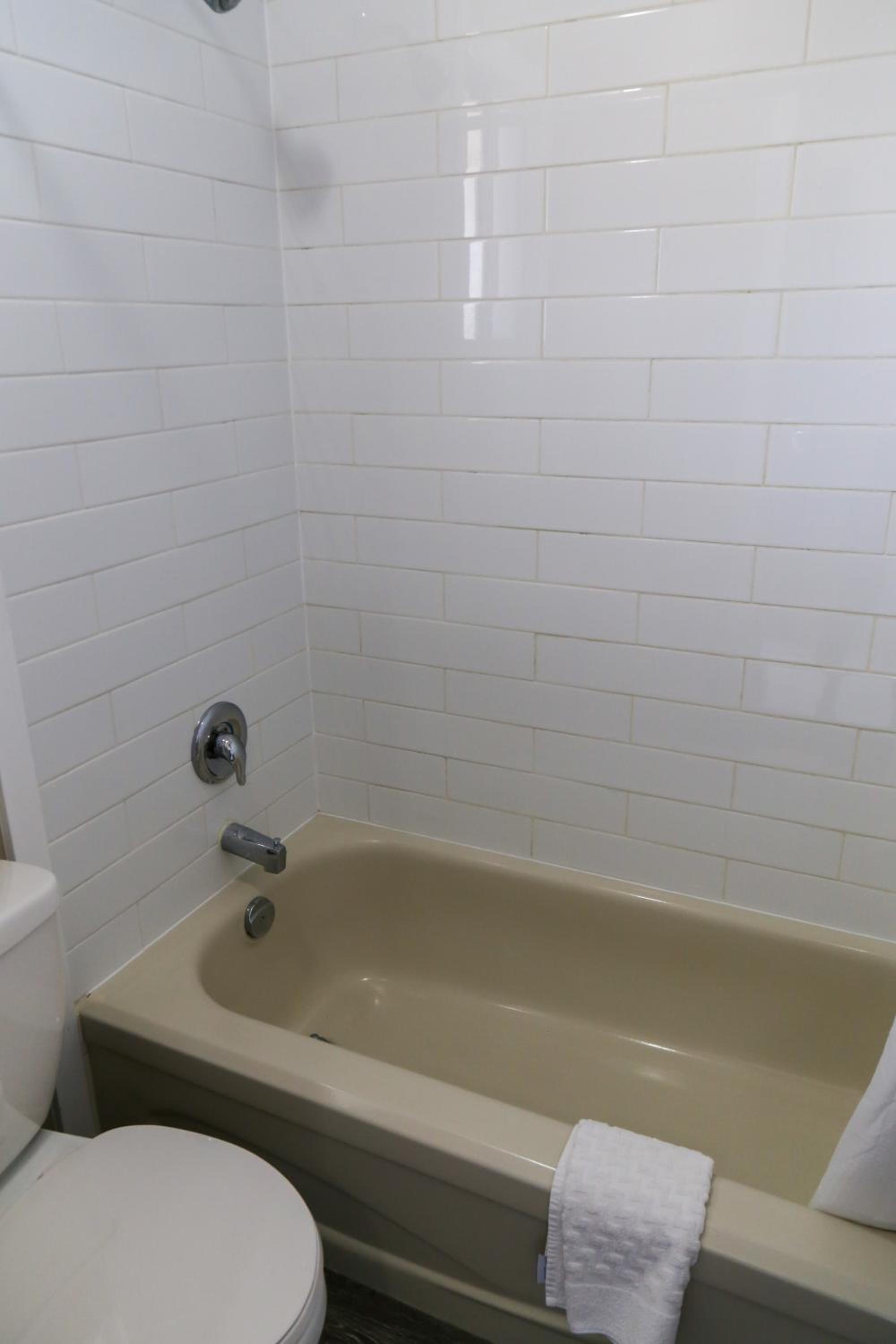 Quadruple Room with Lake View - Photo 4