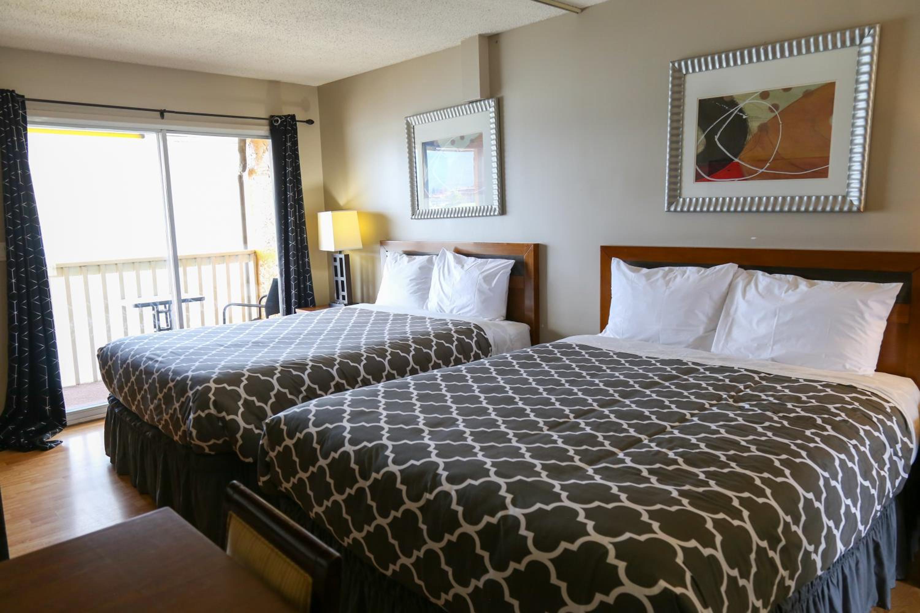 Quadruple Room with Lake View - Photo 1