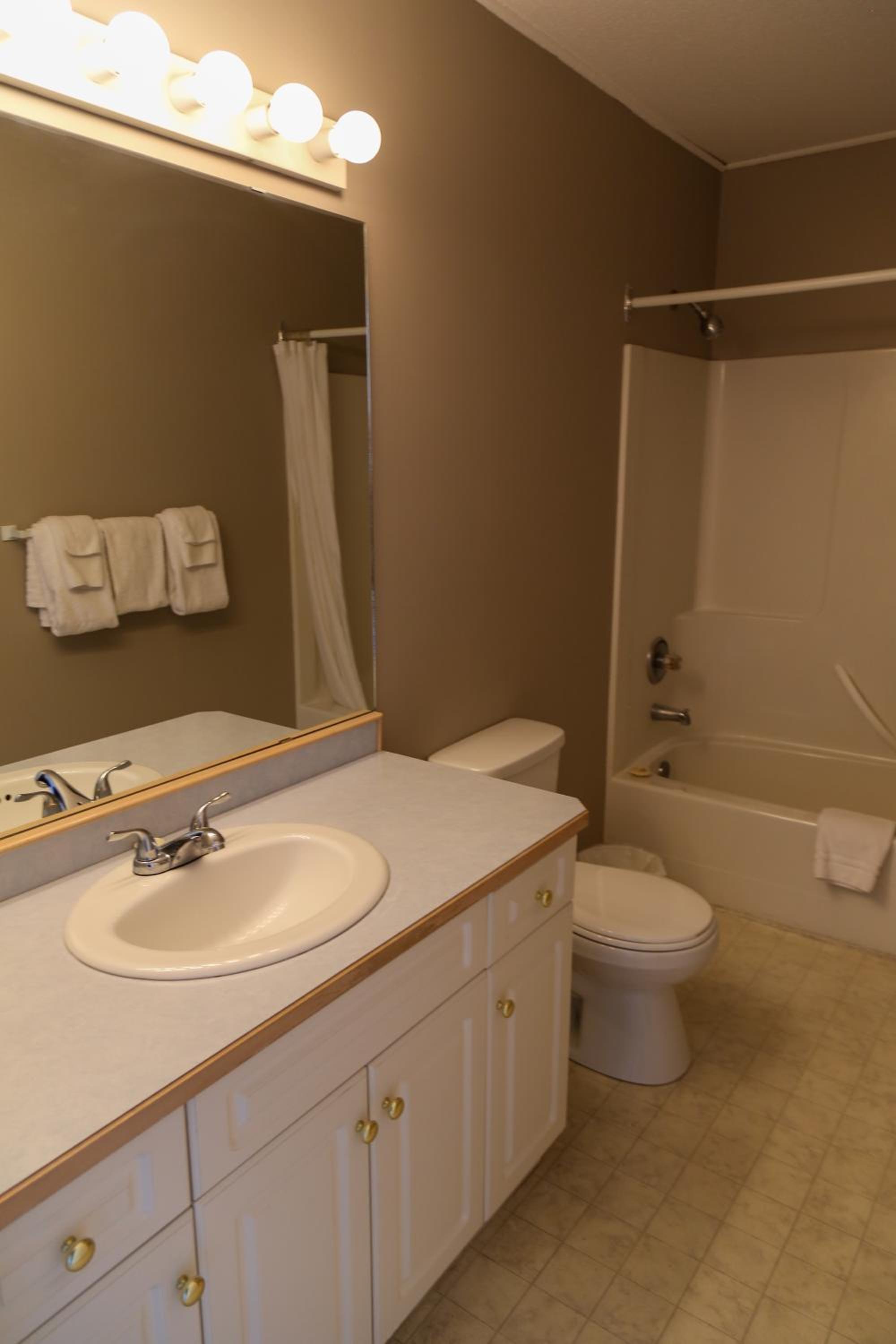 Two-Bedroom Apartment - Photo 22
